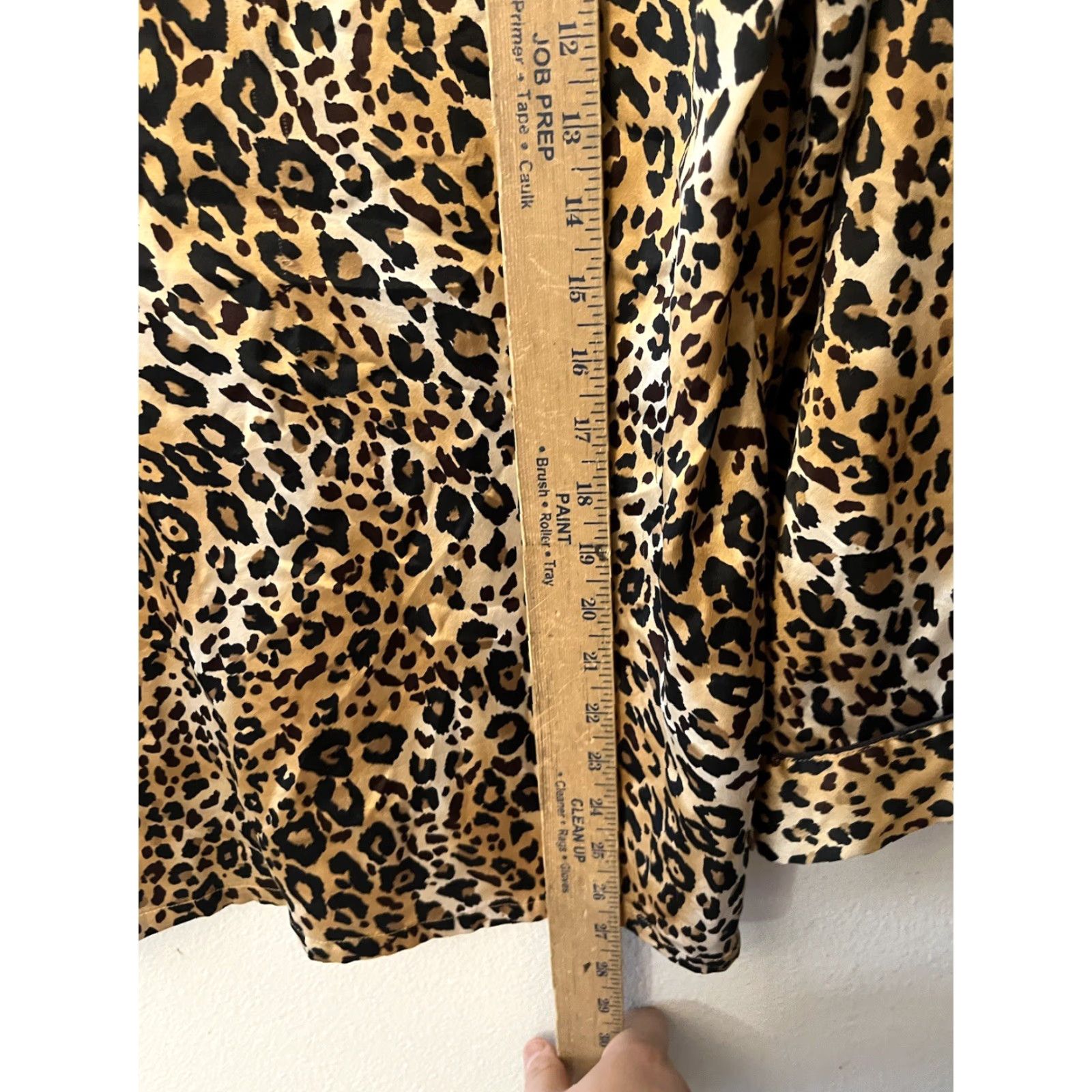 Victoria's Secret Victoria's Secret Shirt Adult Small Gold Cheetah Print Pajama Long Sleeve Womens Size S / US 4 / IT 40 - 4 Thumbnail