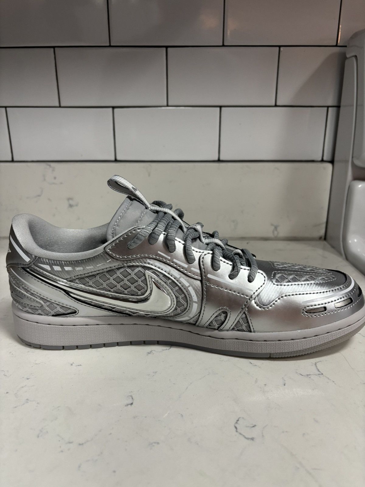 Other Jordan 1 Method of Make “Metallic Silver” Size US 11.5 / EU 44-45 - 6 Thumbnail