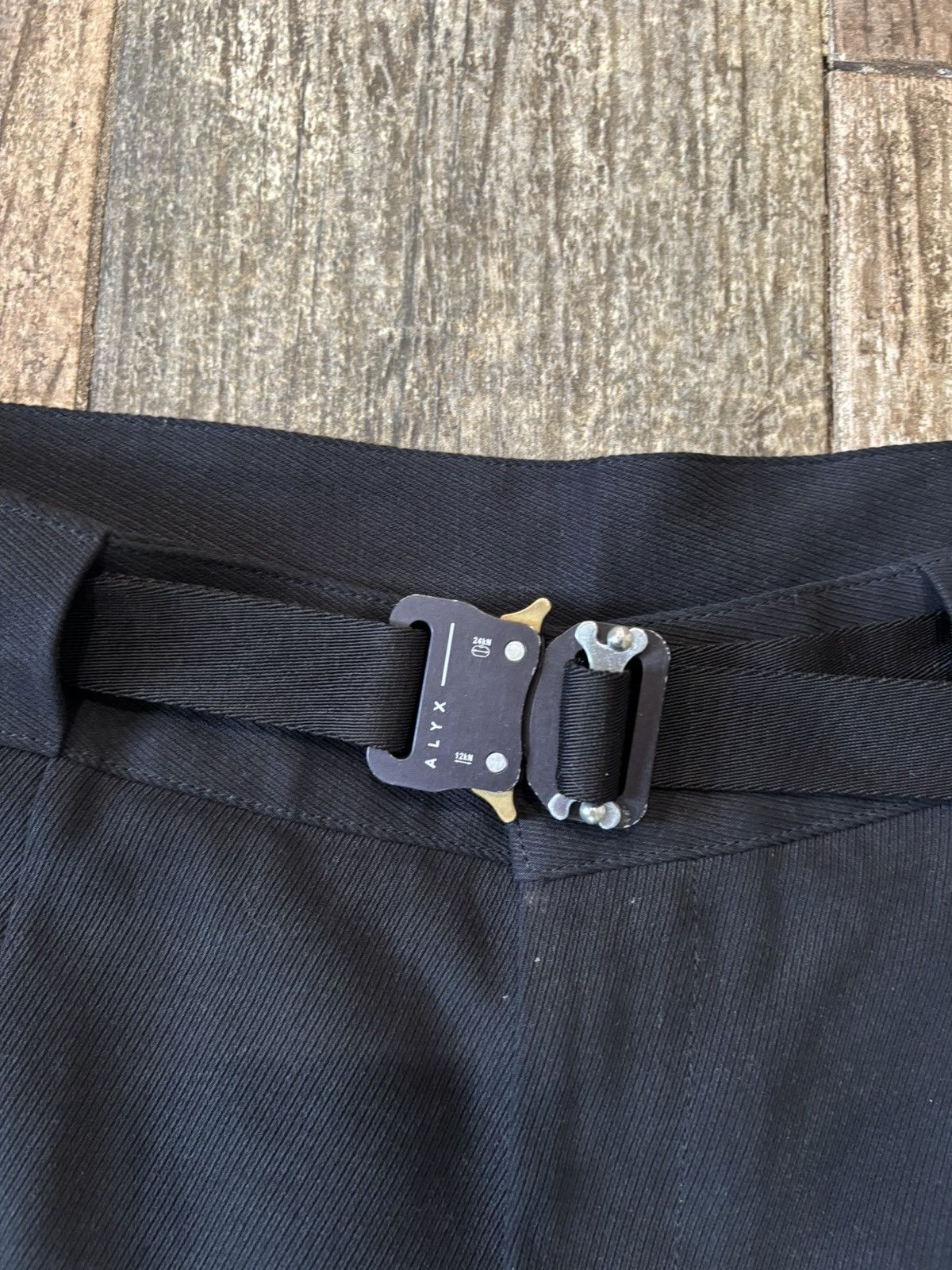 1017 ALYX 9SM Alyx Black Buckle Twill Shorts Size US 34 / EU 50 - 3 Thumbnail