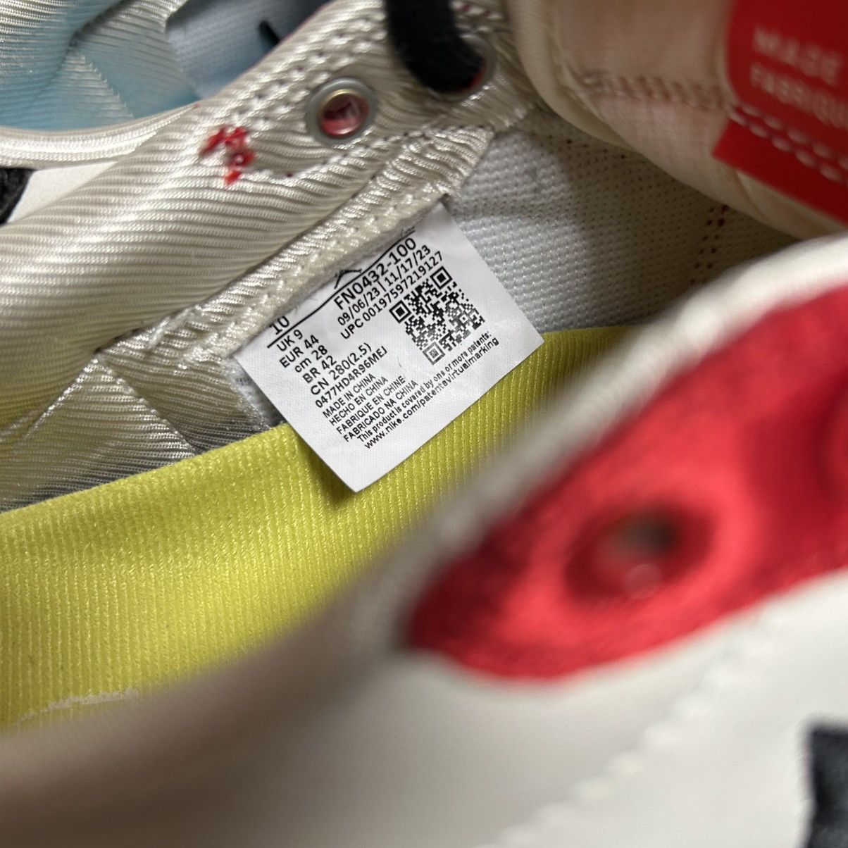 Jordan Brand Jordan 1 Low OG Trophy Room “Away” Size US 10 / EU 43 - 7 Thumbnail