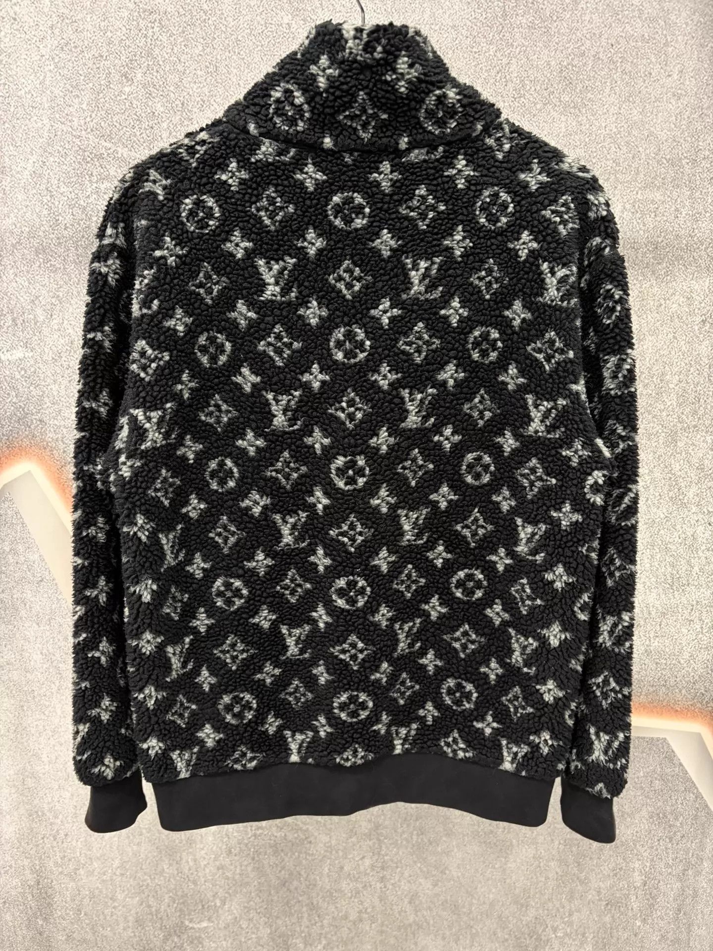 Louis Vuitton LV Fleece Jacket S ITALY AUTH Near New Size US S / EU 44-46 / 1 - 2 Thumbnail
