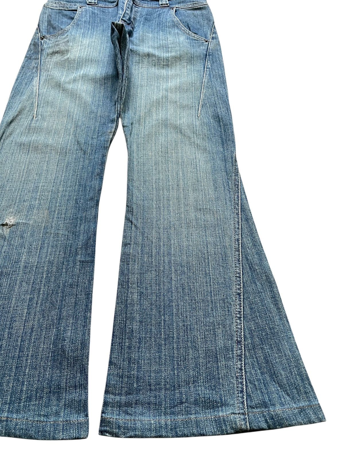 Japanese Brand Vintage Japanese Brand Distressed Flare Bell Bottom Jeans Size 28" / US 6 / IT 42 - 7 Thumbnail
