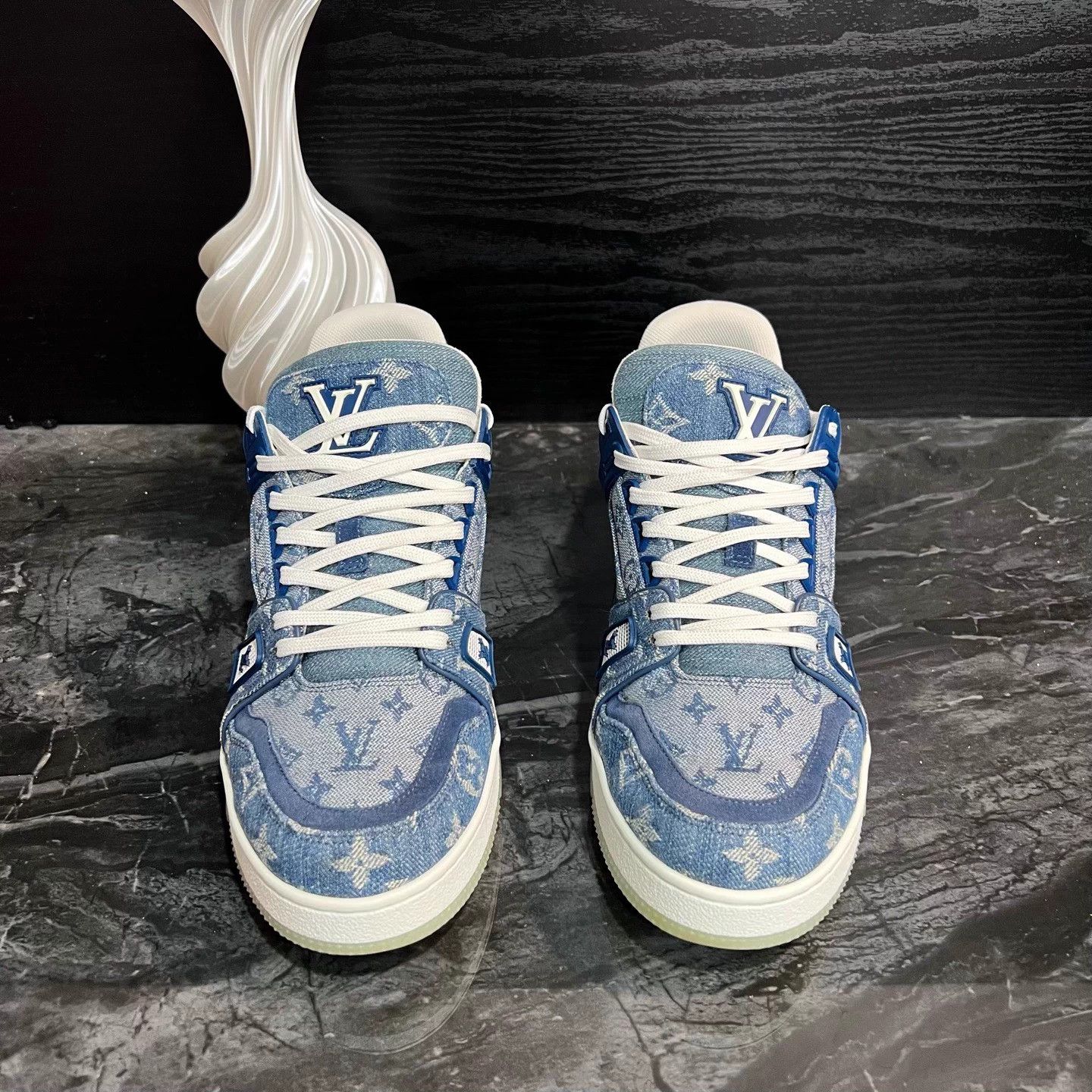 Louis Vuitton Lv 1089 41 Denim W/Blue Trainer 95 New Size US 8 / EU 41 - 2 Thumbnail