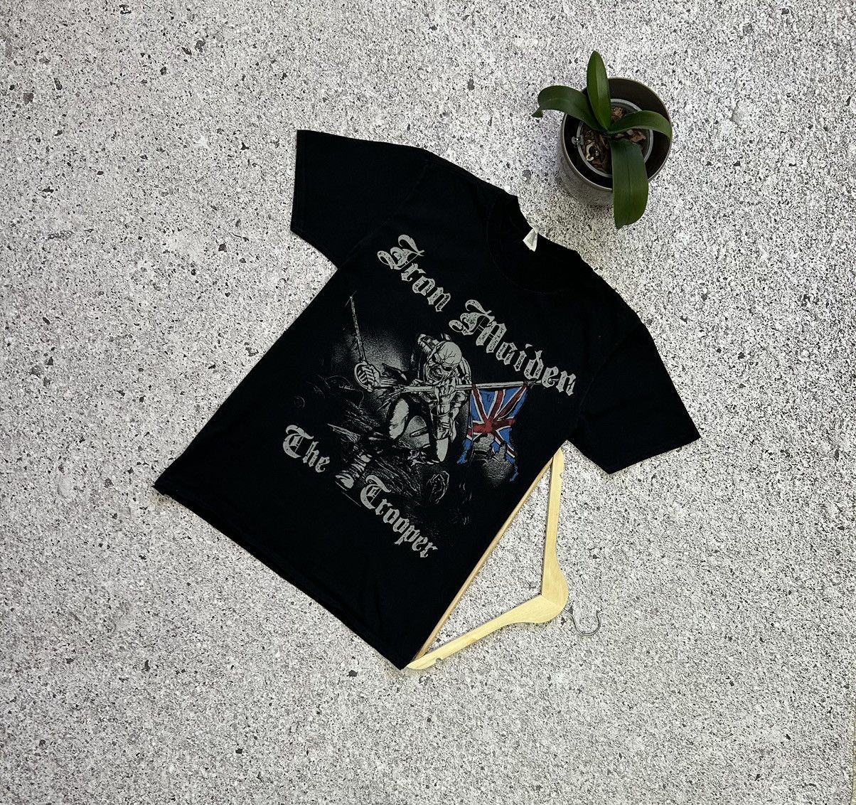 Band Tees × Iron Maiden Vintage Iron Maiden The Trooper 2011 Rock Band T-Shirt Size US L / EU 52-54 / 3 - 1 Thumbnail