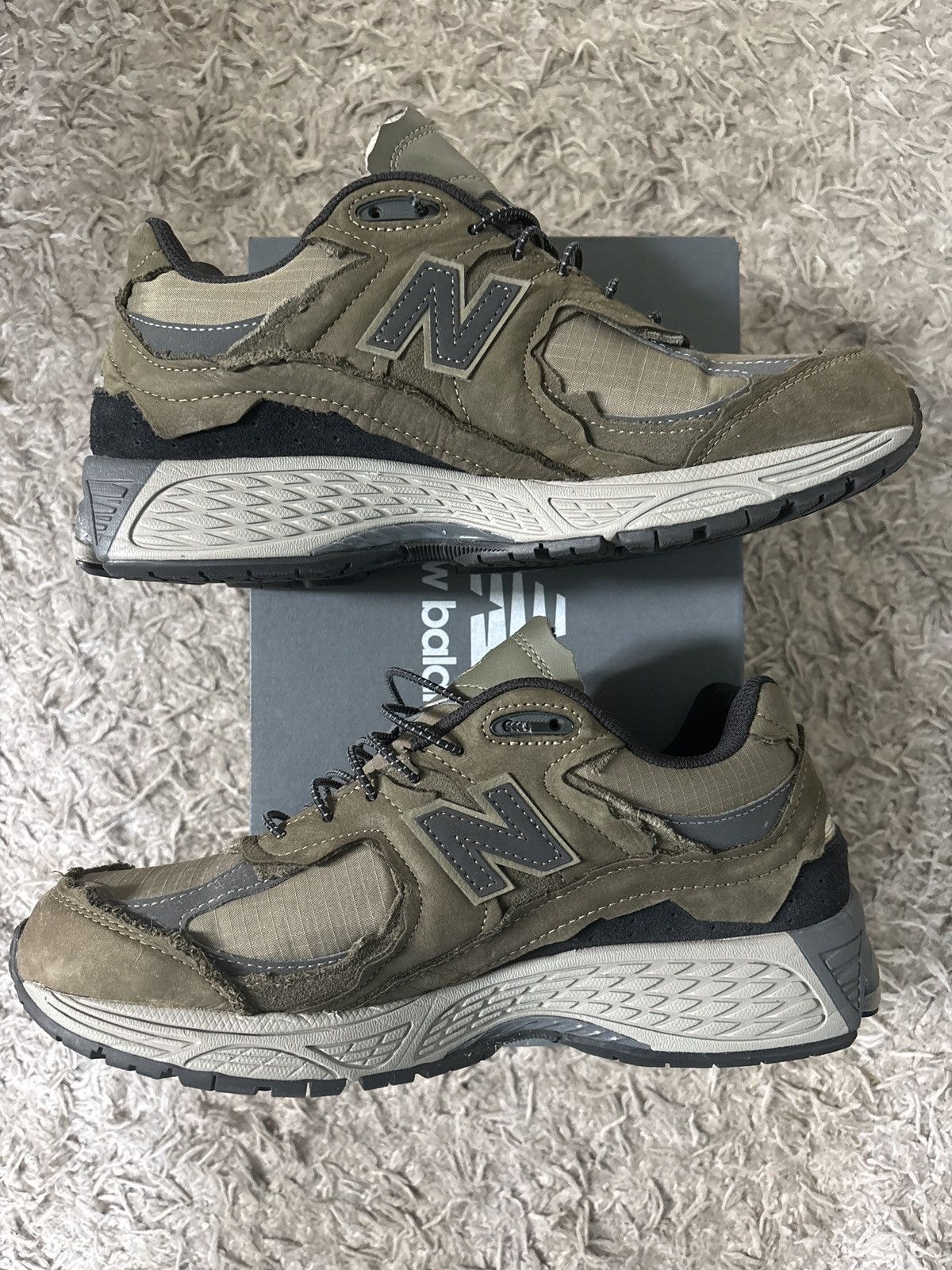 New Balance BRAND NEW - New Balance 2002r Protection Pack Dark Moss Size US 9.5 / EU 42-43 - 2 Thumbnail