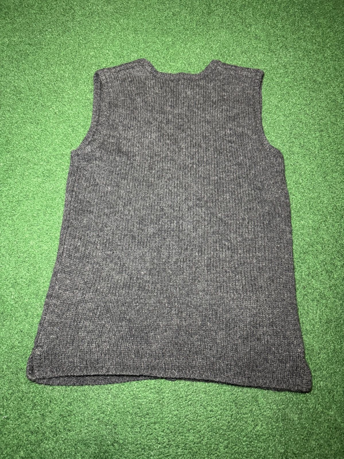 L.L. Bean Vintage L.L. Bean Med Gray Wool Sleeveless Cardigan Sweater Size M / US 6-8 / IT 42-44 - 2 Thumbnail