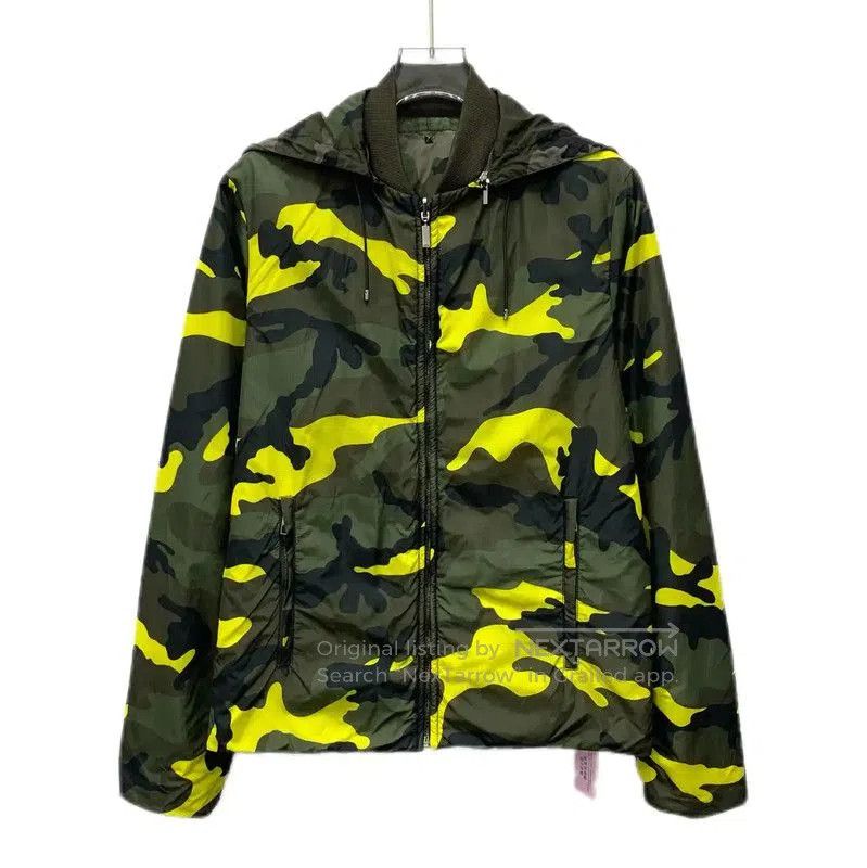Valentino Valentino Camouflage Hooded Jacket for Men . Size US XS / EU 42 / 0 - 1 Thumbnail