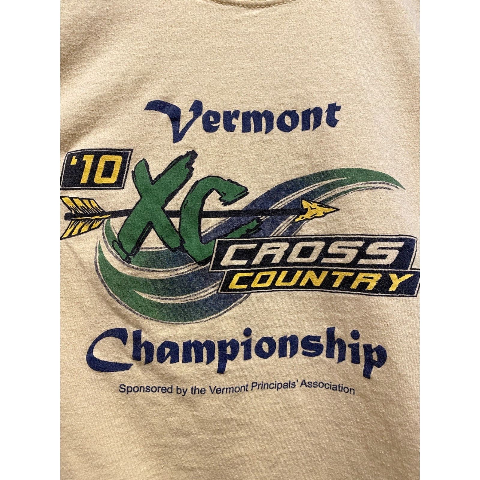 Gildan VINTAGE Vermont Cross Country Running Championship Yellow Short Sleeve S 2010 Shirt Womens Yellow Short Sleeve S 2010 Size 28" / US 6 / IT 42 - 3 Thumbnail