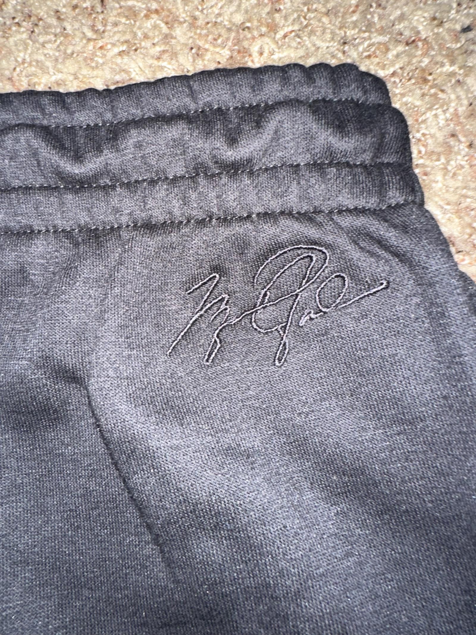 Jordan Brand Air Jordan Big Kids (Boy’s) Embroidered Logo Black Fleece Shorts Size US 26 / EU 42 - 7 Thumbnail