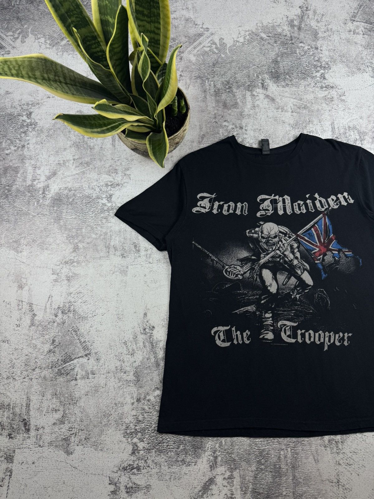 Iron Maiden Iron Maiden 2011 The Trooper Rock Tour Rap Faded Merch Devil Band T Shirt Jersey Size US L / EU 52-54 / 3 - 2 Thumbnail
