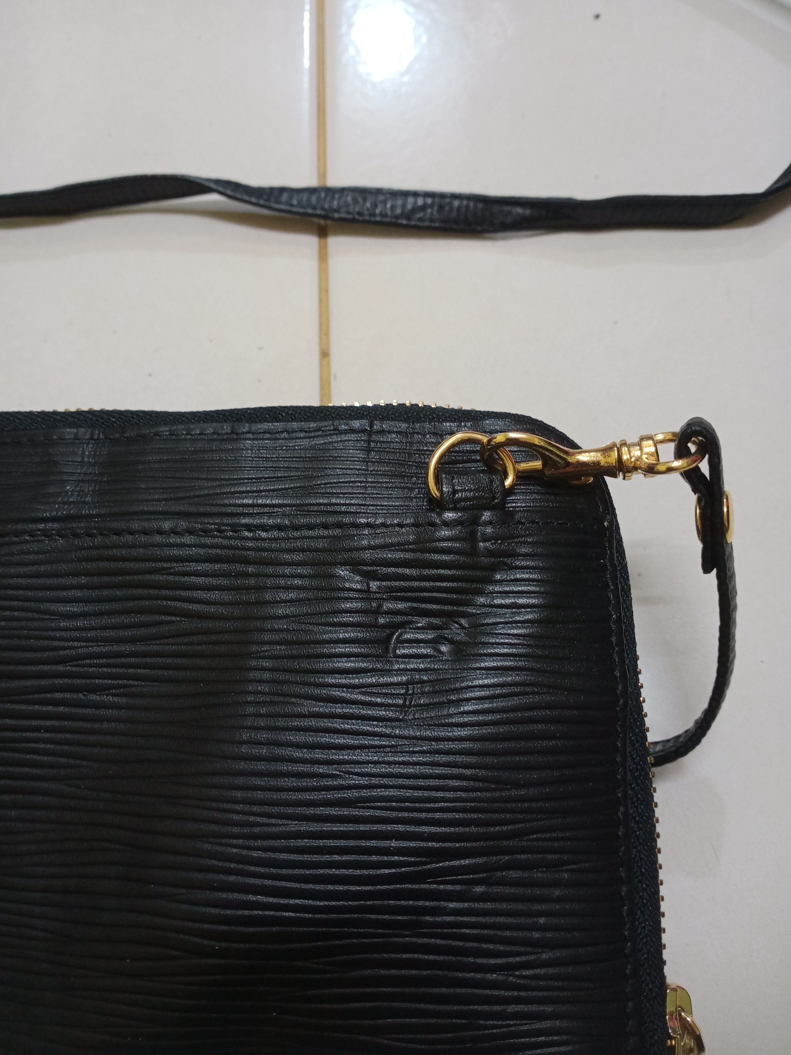Gianni Valentino Rare Vintage Gianni Valentino 2in1 Wallet/Sling Bag Size ONE SIZE - 8 Thumbnail