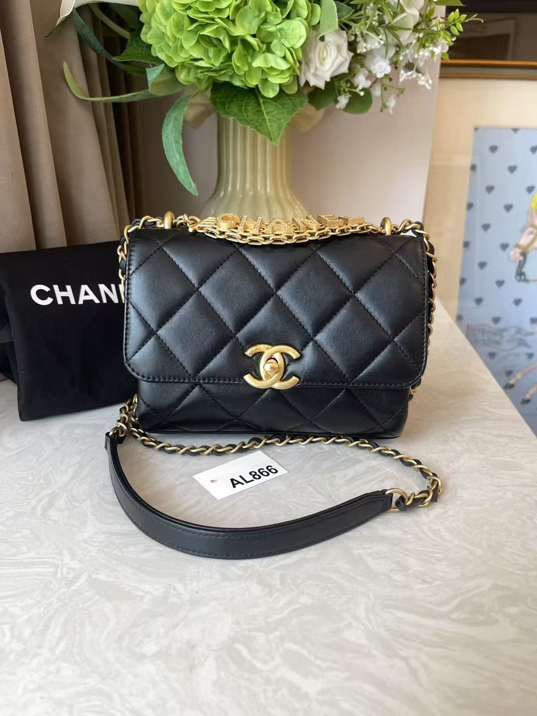Chanel Pre-loved Bag Very good condition Size ONE SIZE - 1 Thumbnail