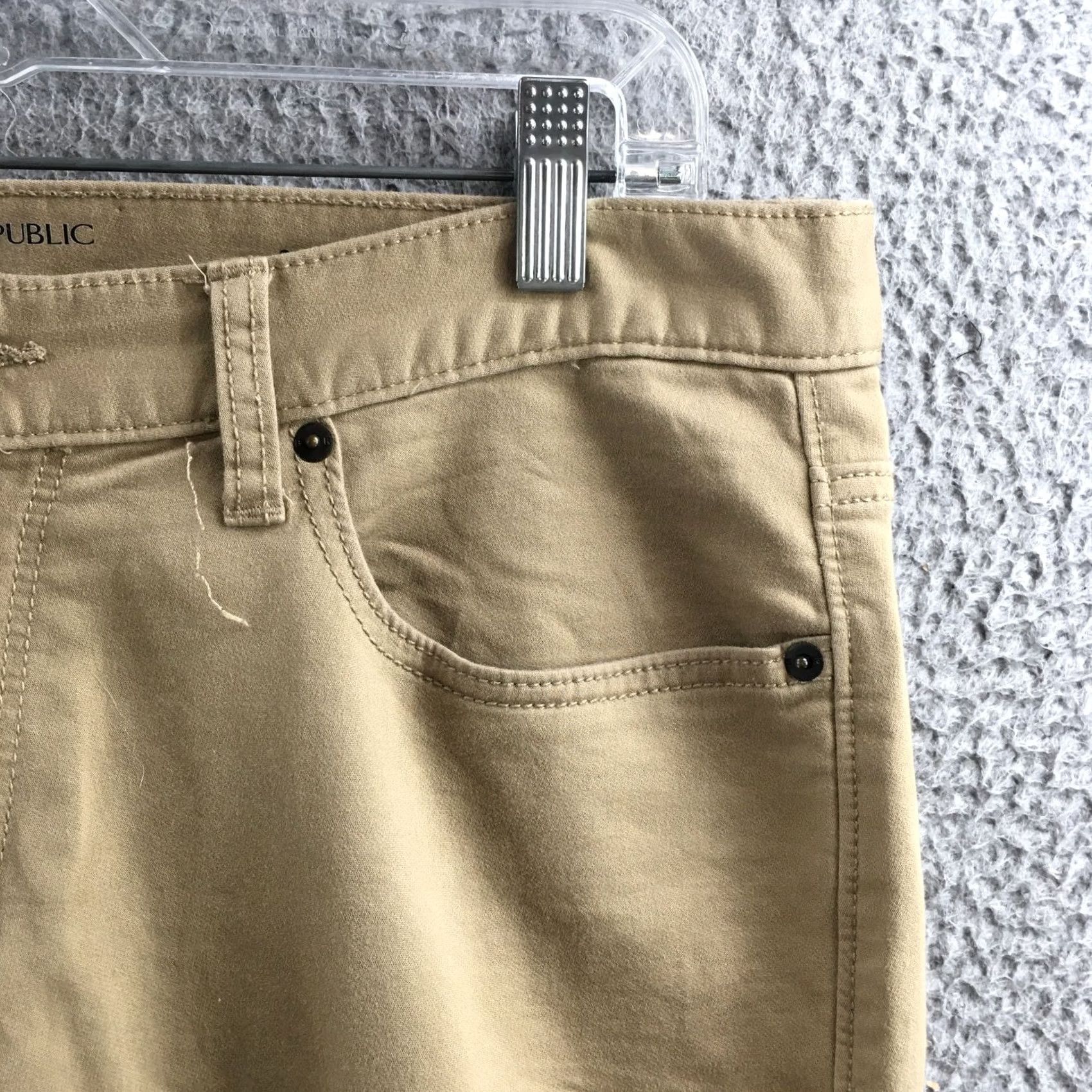 Banana Republic Banana Republic Tapered Pants Mens 34 Beige Slim Fit Mid Rise Khakis 5-Pocket Regular Inseam 28in Straight Leg Boys Mens Size US 34 / EU 50 - 4 Thumbnail