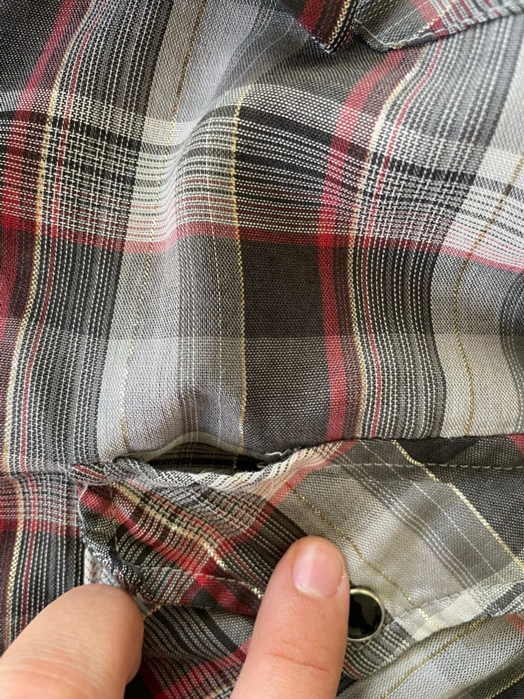 Wrangler 60s Wrangler Long Tails Gray/Red Plaid Pearl Snap Shirt XL Size US XL / EU 56 / 4 - 4 Thumbnail