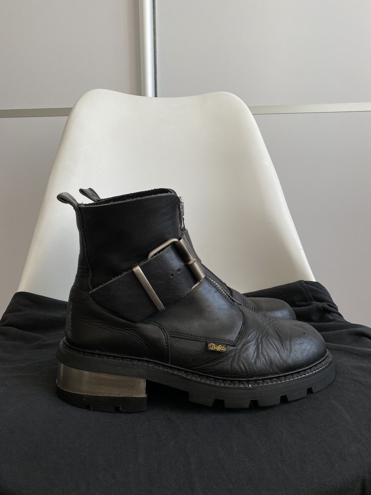 Buffalo metal boots best sale