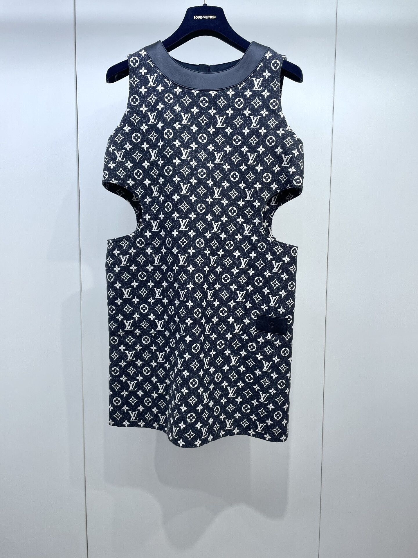 Louis Vuitton LV Monogram Cutout Sleeveless Dress Size US S / EU 44-46 / 1 - 1 Thumbnail