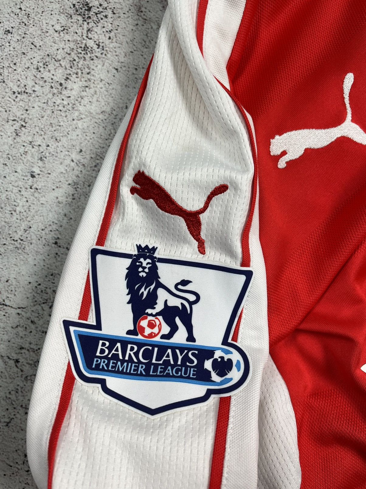 Puma Puma Arsenal Home 2015/16 Long Sleeve 11 Ozil Soccer Jersey Size US S / EU 44-46 / 1 - 7 Thumbnail