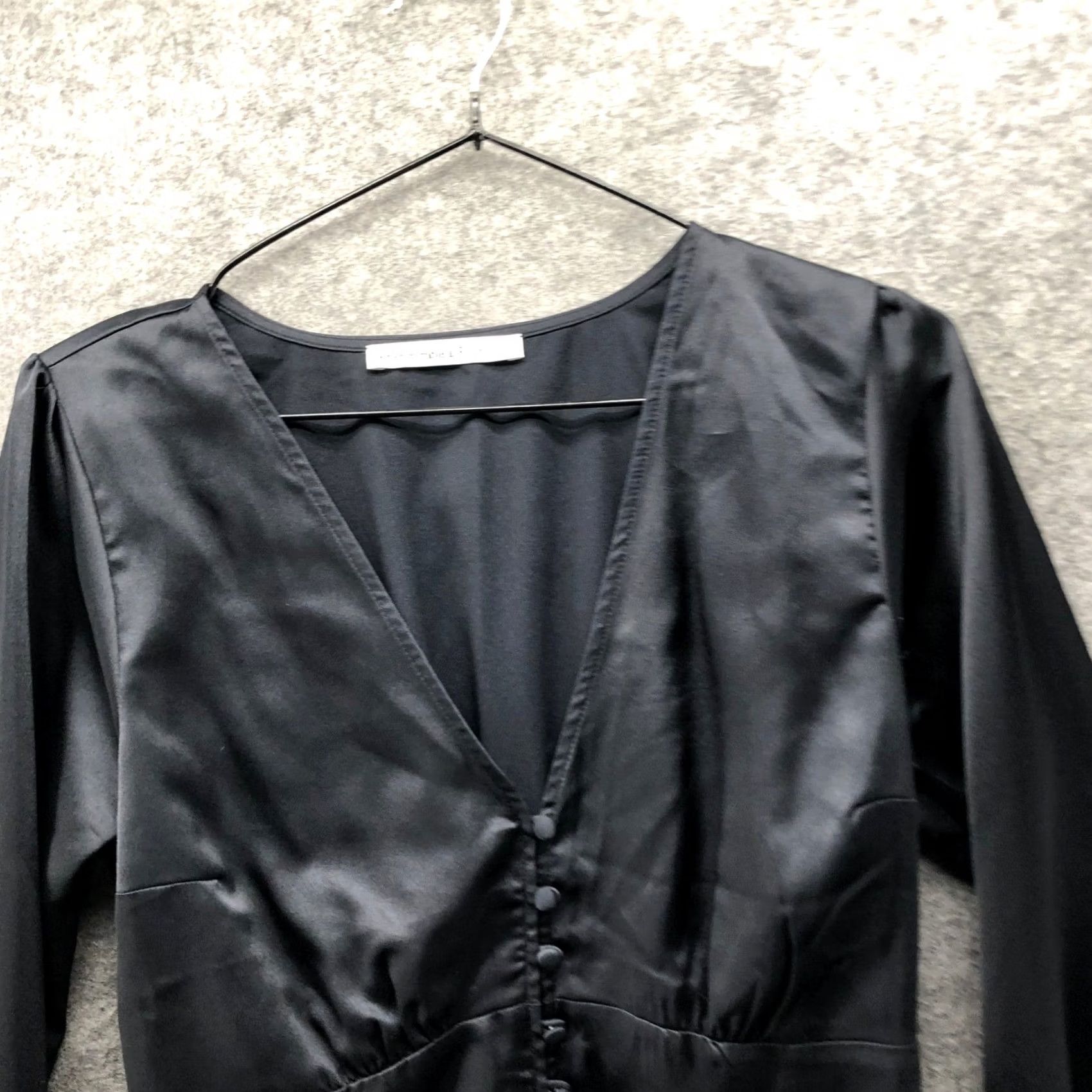 Abercrombie & Fitch Abercrombie & Fitch Black Satin Blouse Womens S Long Sleeve V-Neck Button Front Size S / US 4 / IT 40 - 3 Thumbnail