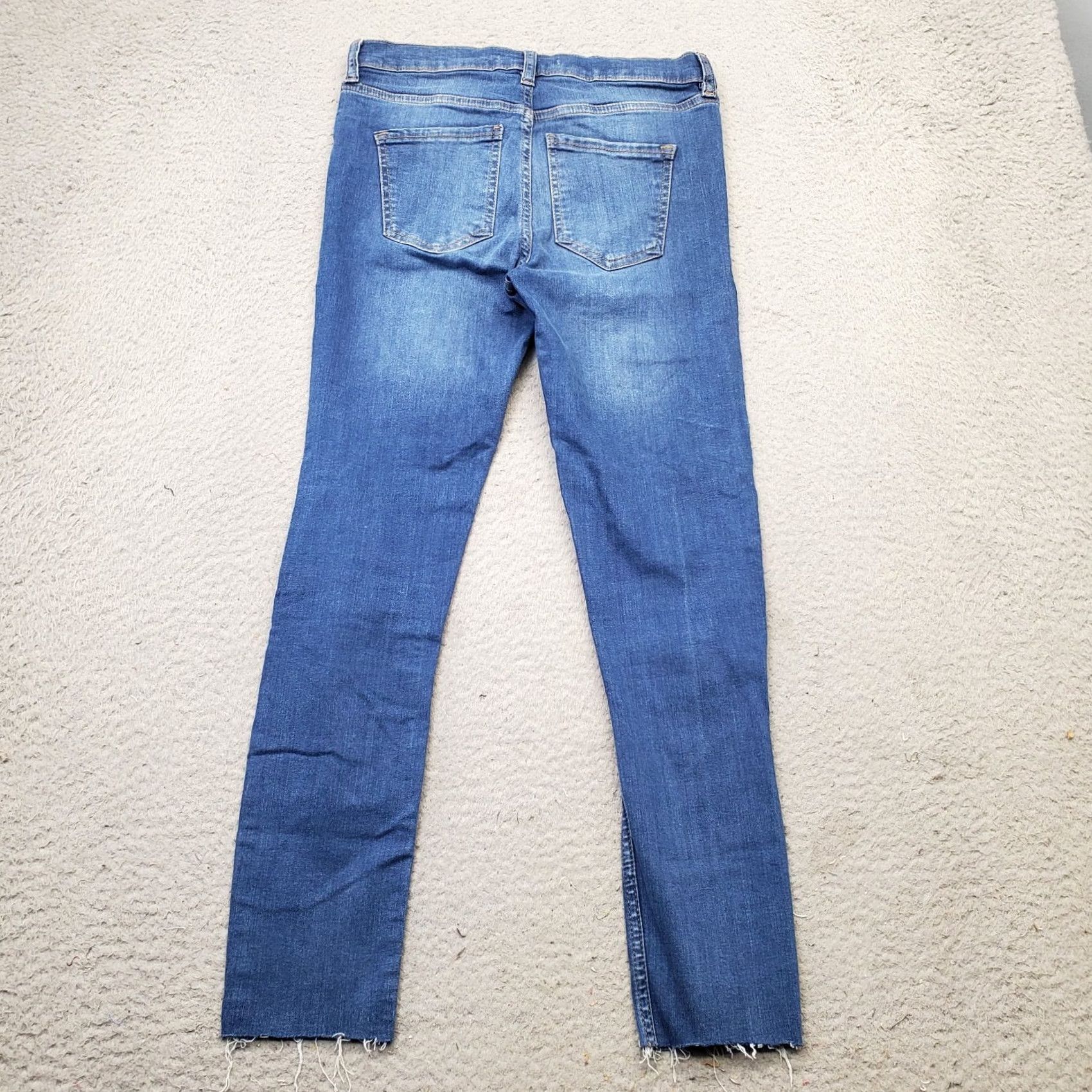 Free People Free People Jeans Womens 26 Blue Denim Distressed Frayed Hem Skinny Leg 5-Pocket Design 25.25 Inseam Womens Size 26 Blue Jeans Size 26" / US 2 / IT 38 - 2 Thumbnail