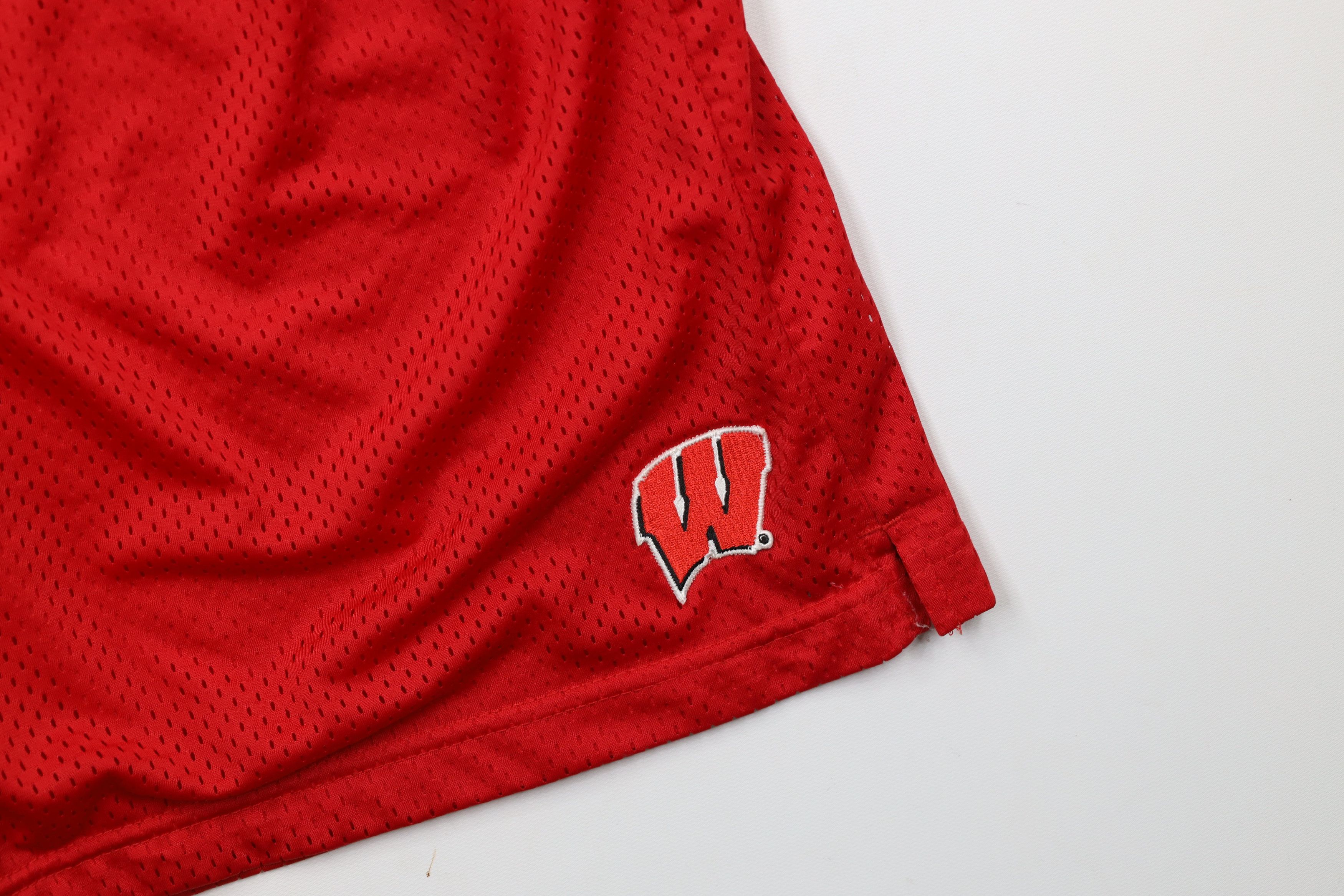 Vintage Vintage 90s University of Wisconsin Above Knee Mesh Shorts Size US 32 / EU 48 - 5 Thumbnail