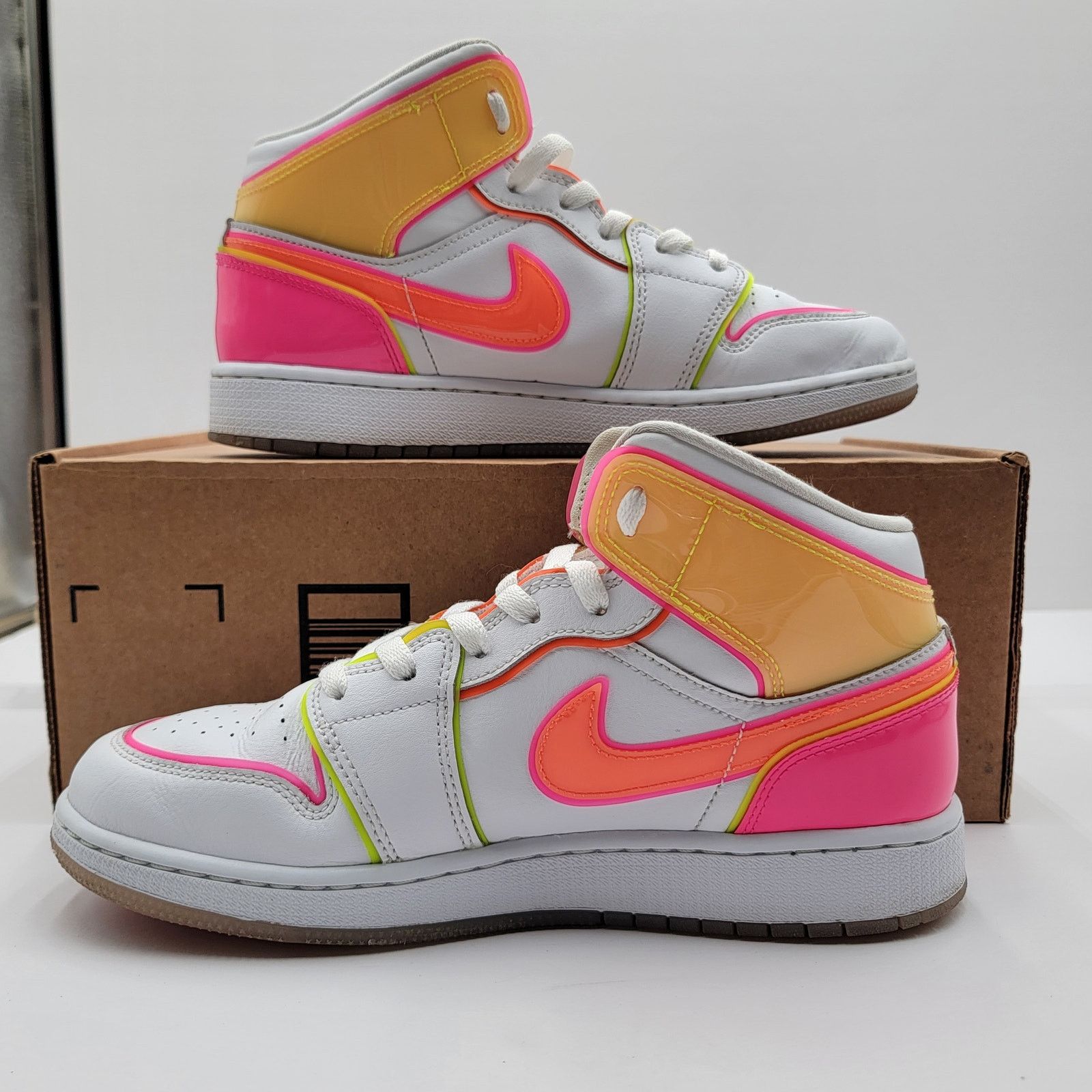 Nike Nike Air Jordan 1 Mid SE GS 'Edge Glow' Sz 6.5Y/8W CV4611100 Size US 8 / IT 38 - 2 Thumbnail