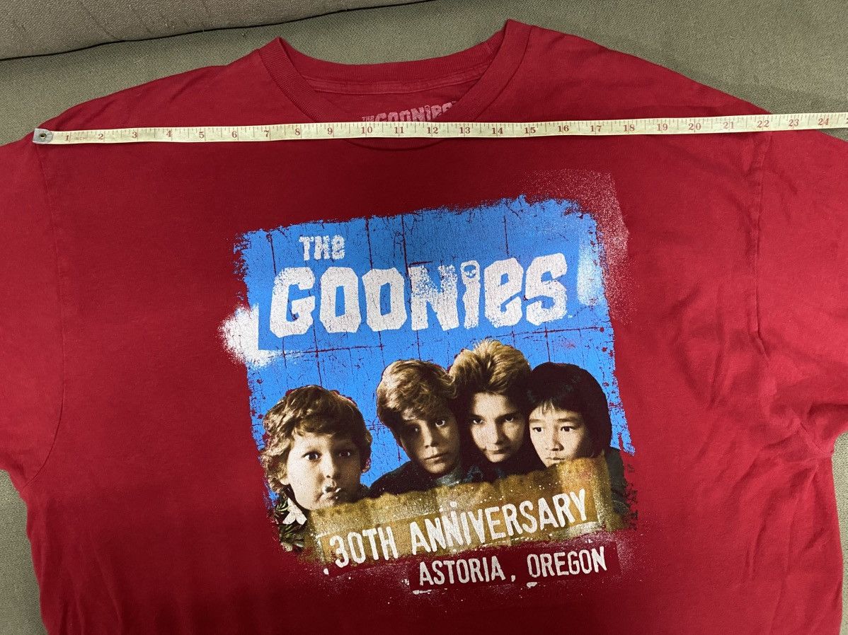 Warner Bros FILM THE GOONIES 30TH ANNIVERSARY Size US XL / EU 56 / 4 - 6 Thumbnail