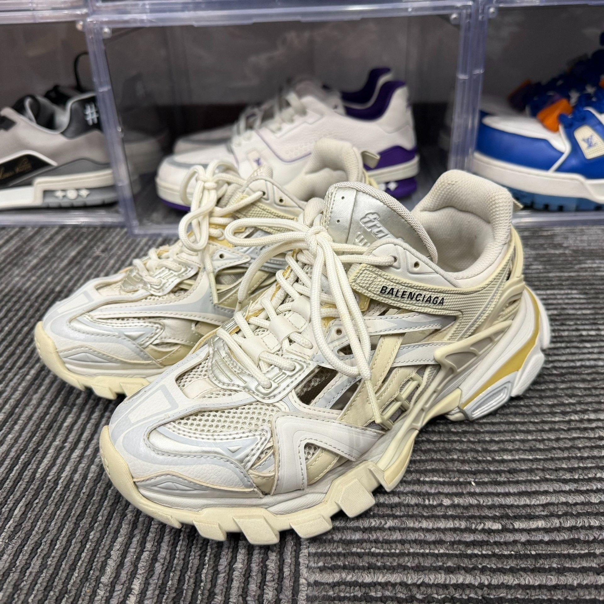 Balenciaga Balenciaga White Lowtop Sneakers us_8 Women Size US 8 / IT 38 - 1 Thumbnail