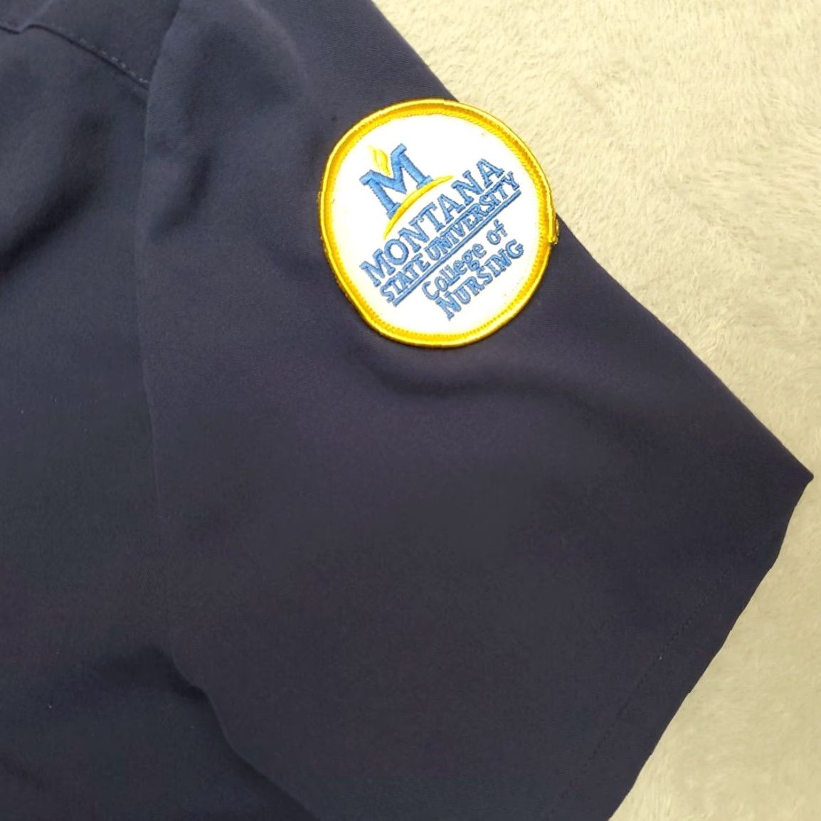Vintage Figs Scrub Top Womens 2XL Blue Technical Pocket 4 Way Stretch Montana University Medical Shirts Womens blue 2XL Montana University -N/A Size XXL / US 16-18 / IT 52-54 - 3 Thumbnail