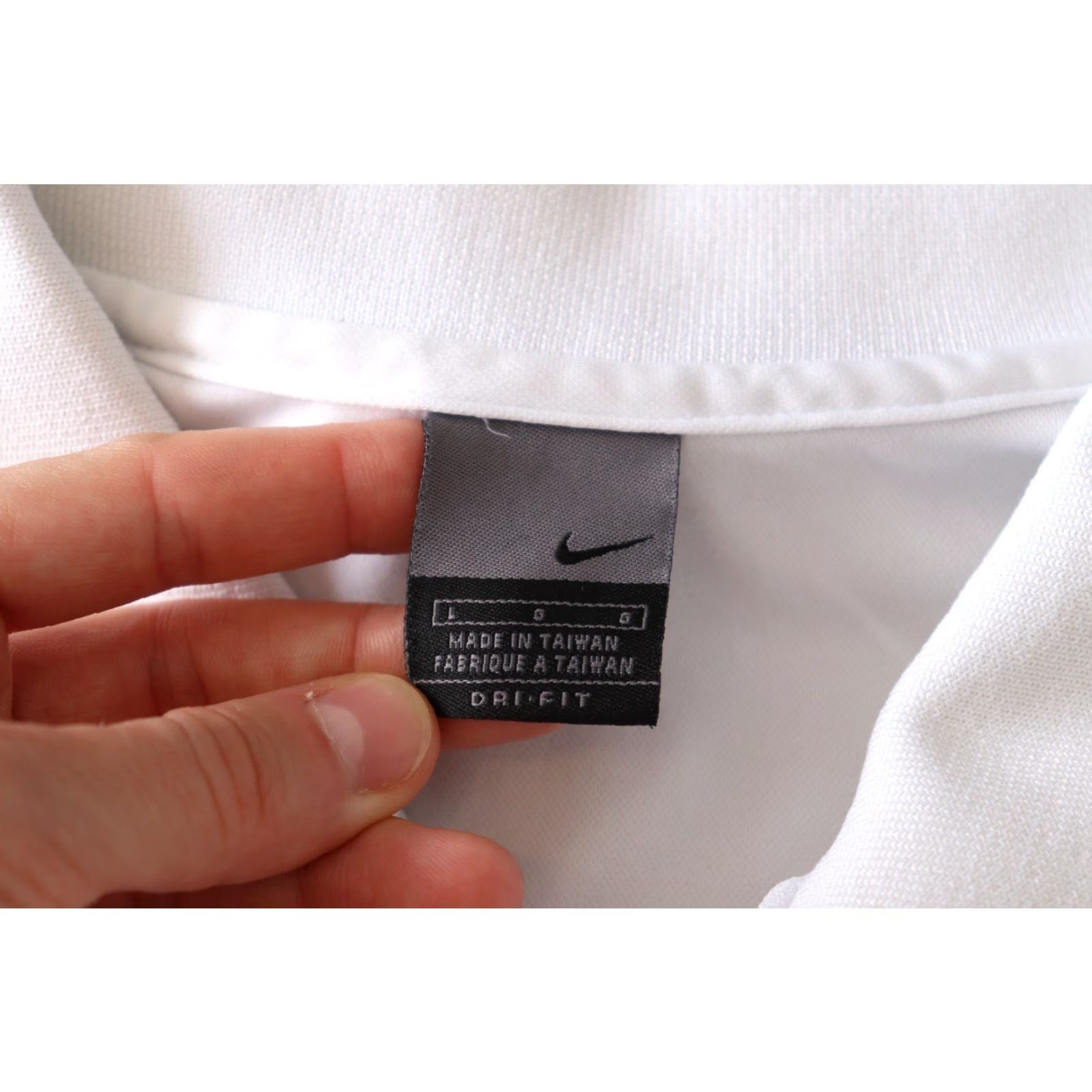 Nike Nike T-Shirt Tee Short Sleeve Shirt Large White Mens 2000s Dry-Fit Tennis Court Logo Half-Zip Collar Vintage Size US L / EU 52-54 / 3 - 3 Thumbnail