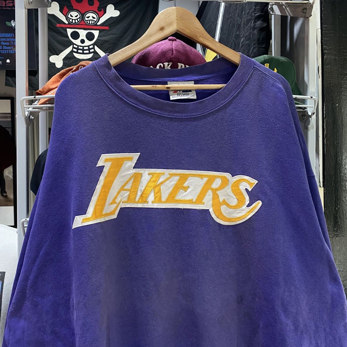 NBA × Vintage Vintage LA Lakers 90s NBA Crewneck Sweatshirt Embroidered Size US XXL / EU 58 / 5 - 3 Thumbnail