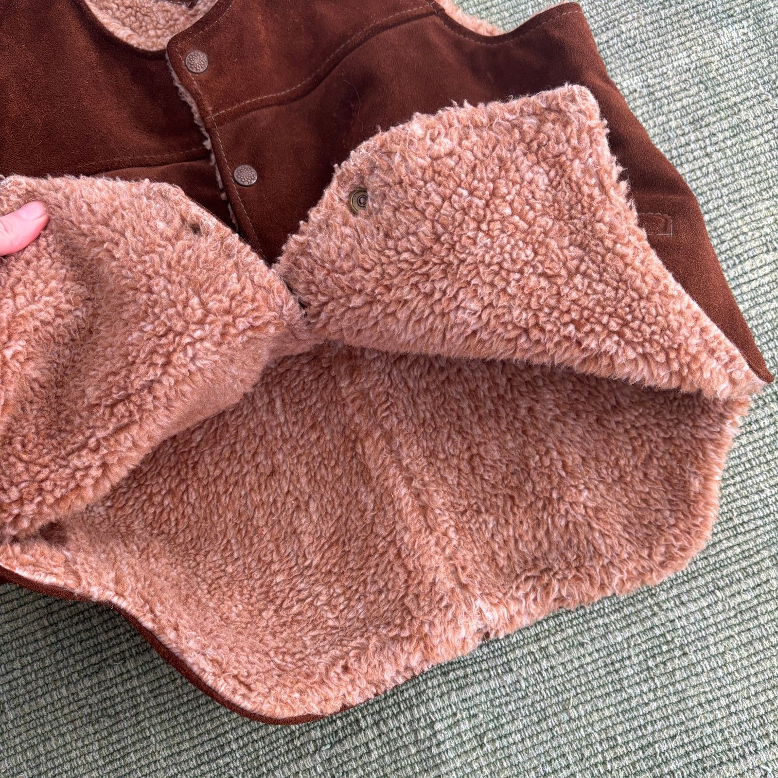 Vintage 1970s vintage suede leather vest golden thread brand size m Size US M / EU 48-50 / 2 - 6 Thumbnail
