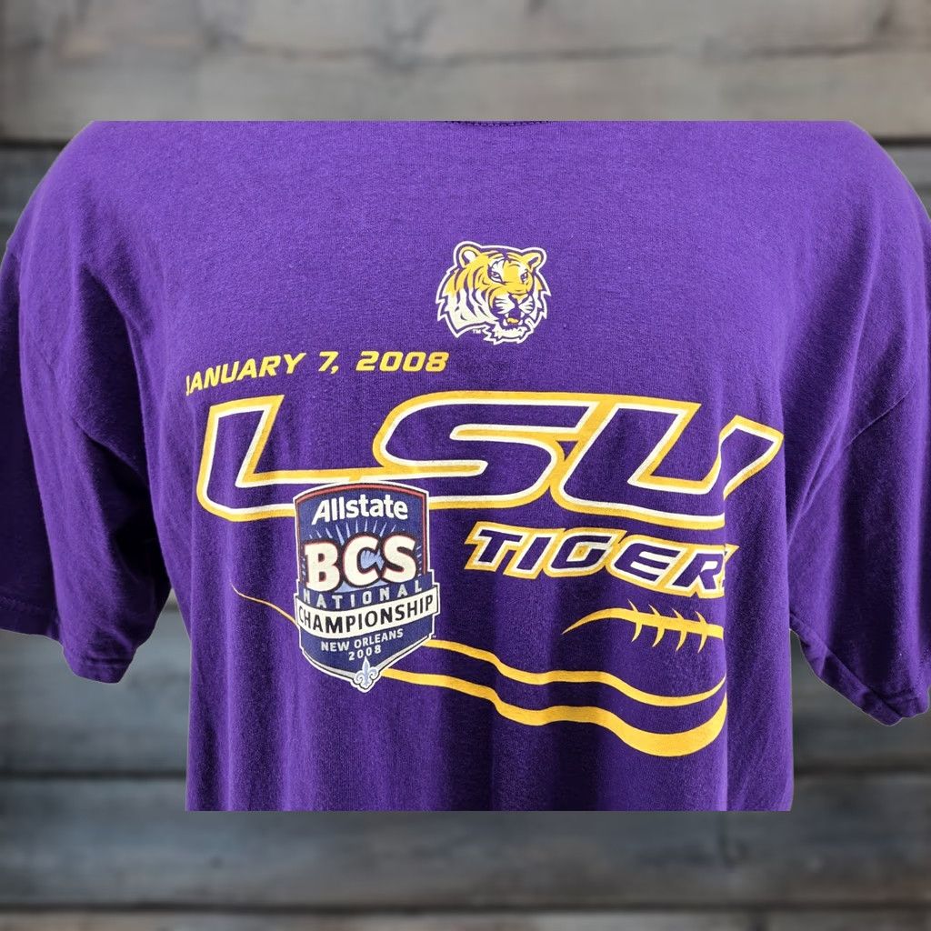 Gildan VINTAGE 2008 National BCS Championship Shirt LSU MEN'S XL Purple" Size US XL / EU 56 / 4 - 1 Thumbnail