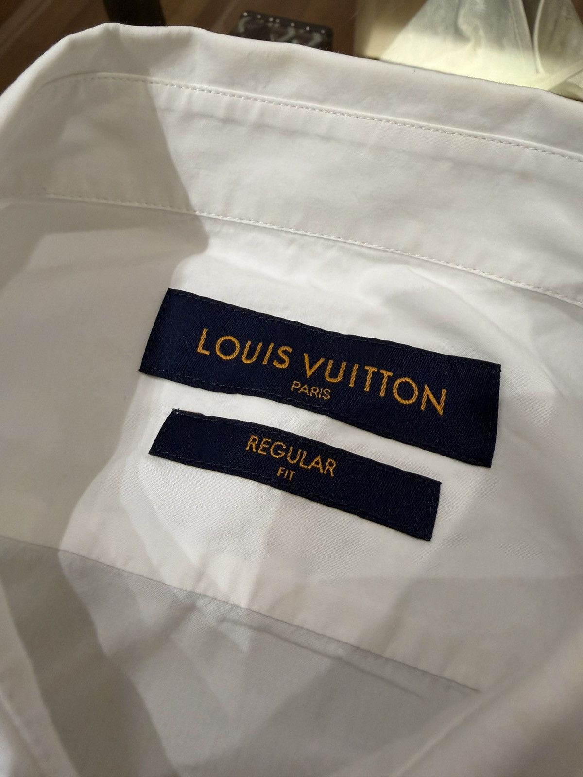 Louis Vuitton Louis Vuitton Embroidered Logo Button Down Shirt Size US L / EU 52-54 / 3 - 3 Thumbnail