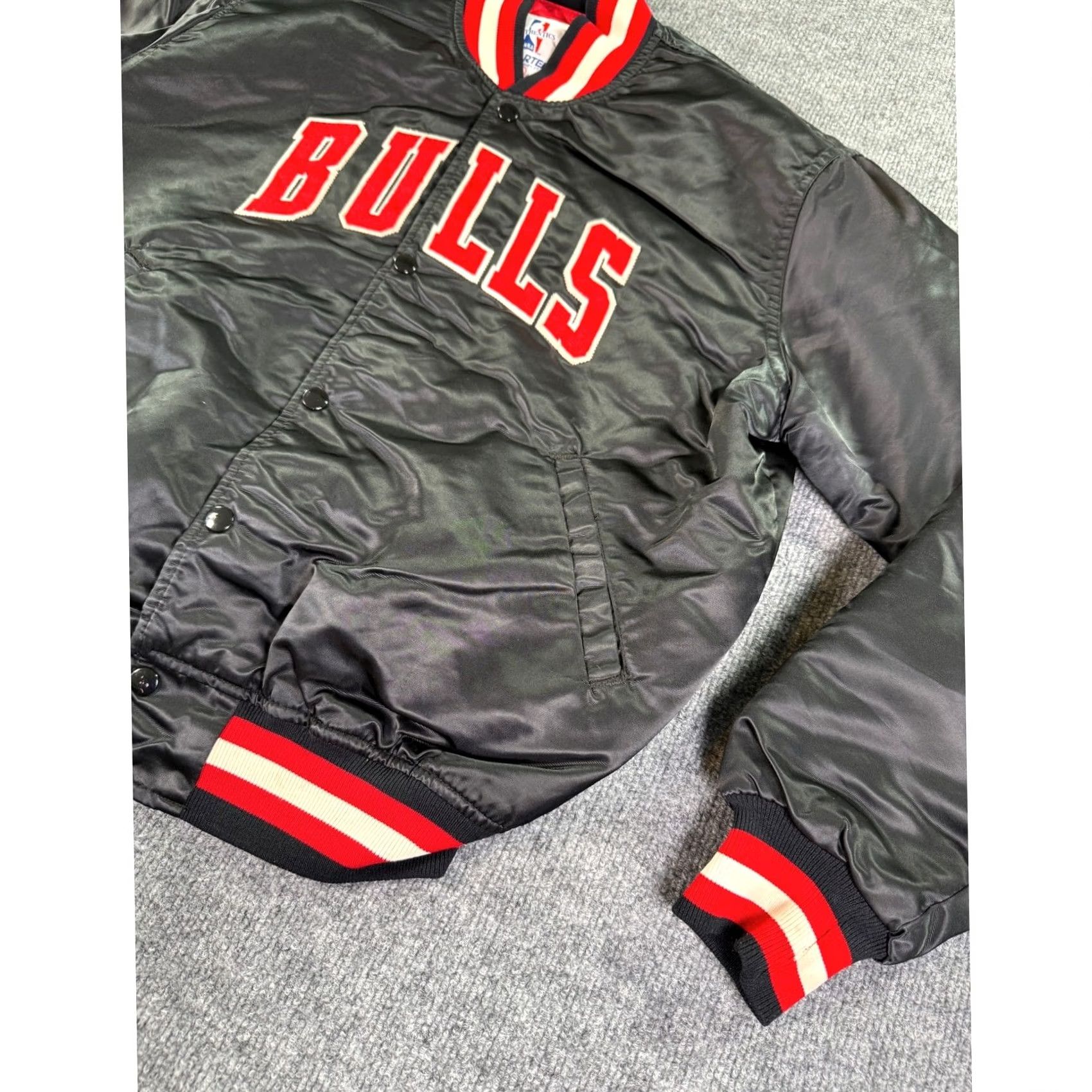 Starter VINTAGE Starter Chicago Bulls Satin Bomber Jacket Mens L Black 90s Varsity Jacket Size US L / EU 52-54 / 3 - 5 Thumbnail