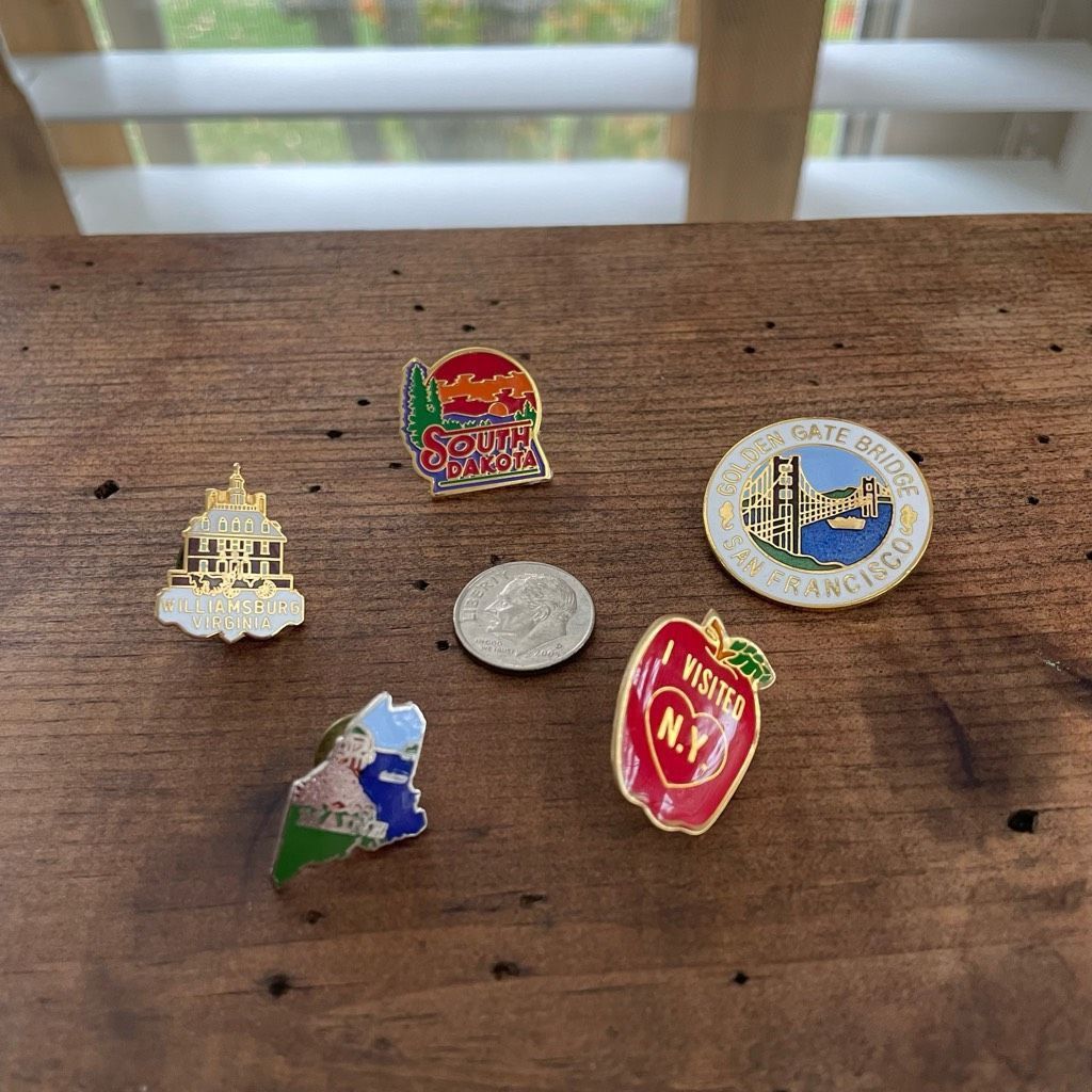 Vintage 5 Vintage Travel Tourist Pins Buttons Enamel Maine NYC San F Size ONE SIZE - 1 Thumbnail