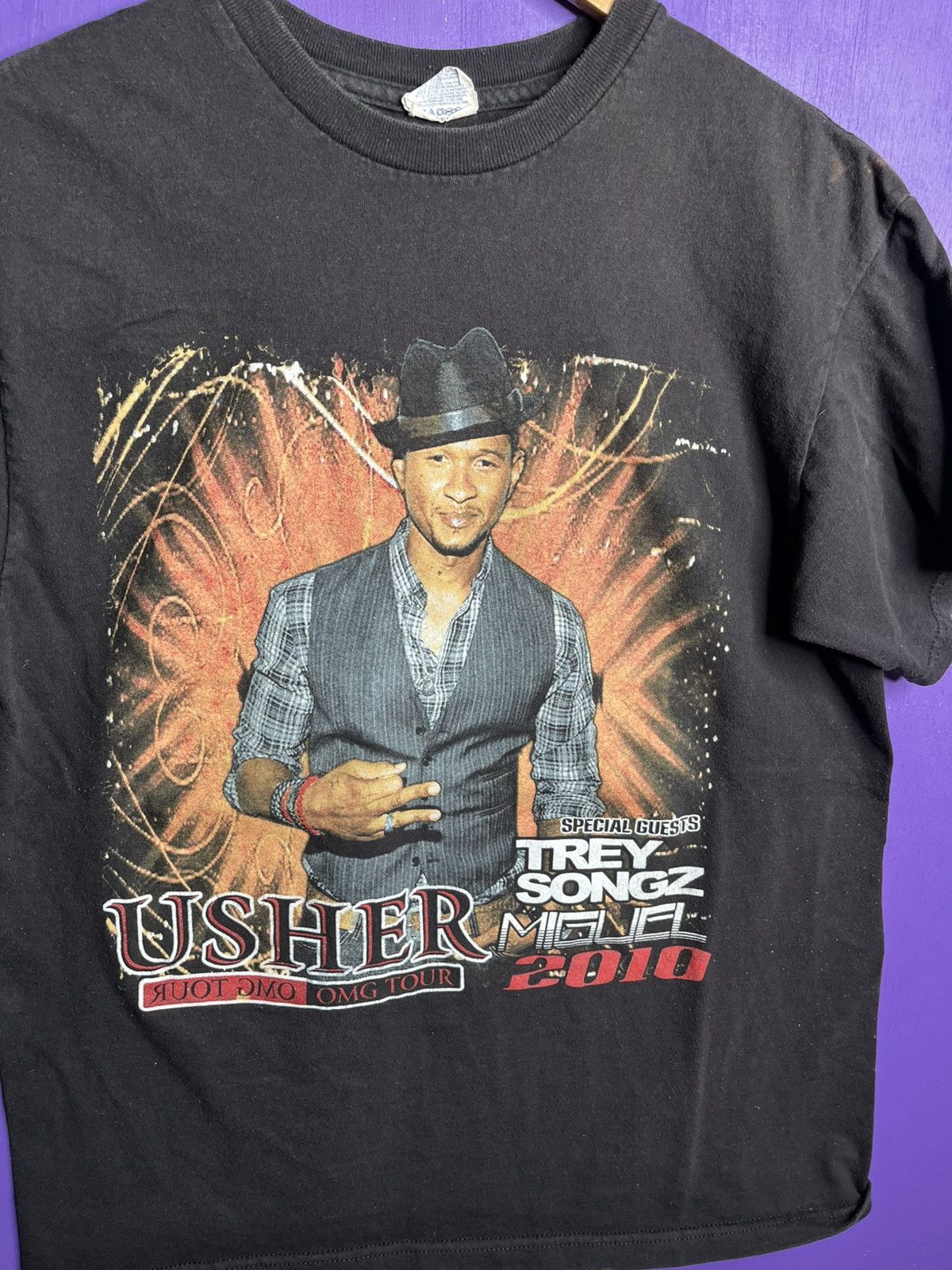 Band Tees × Vintage Vintage 2010 Usher feat Trey songz tour tee Size US M / EU 48-50 / 2 - 3 Thumbnail