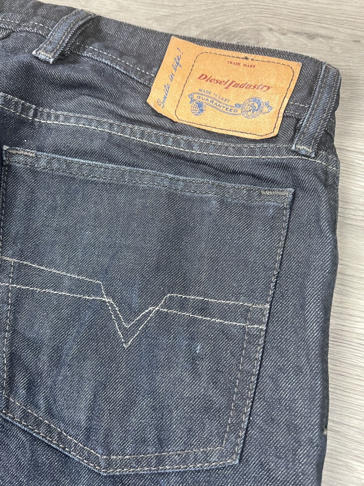 Diesel Vintage Diesel men’s regular straight jeans size 32/32 Size US 32 / EU 48 - 4 Thumbnail