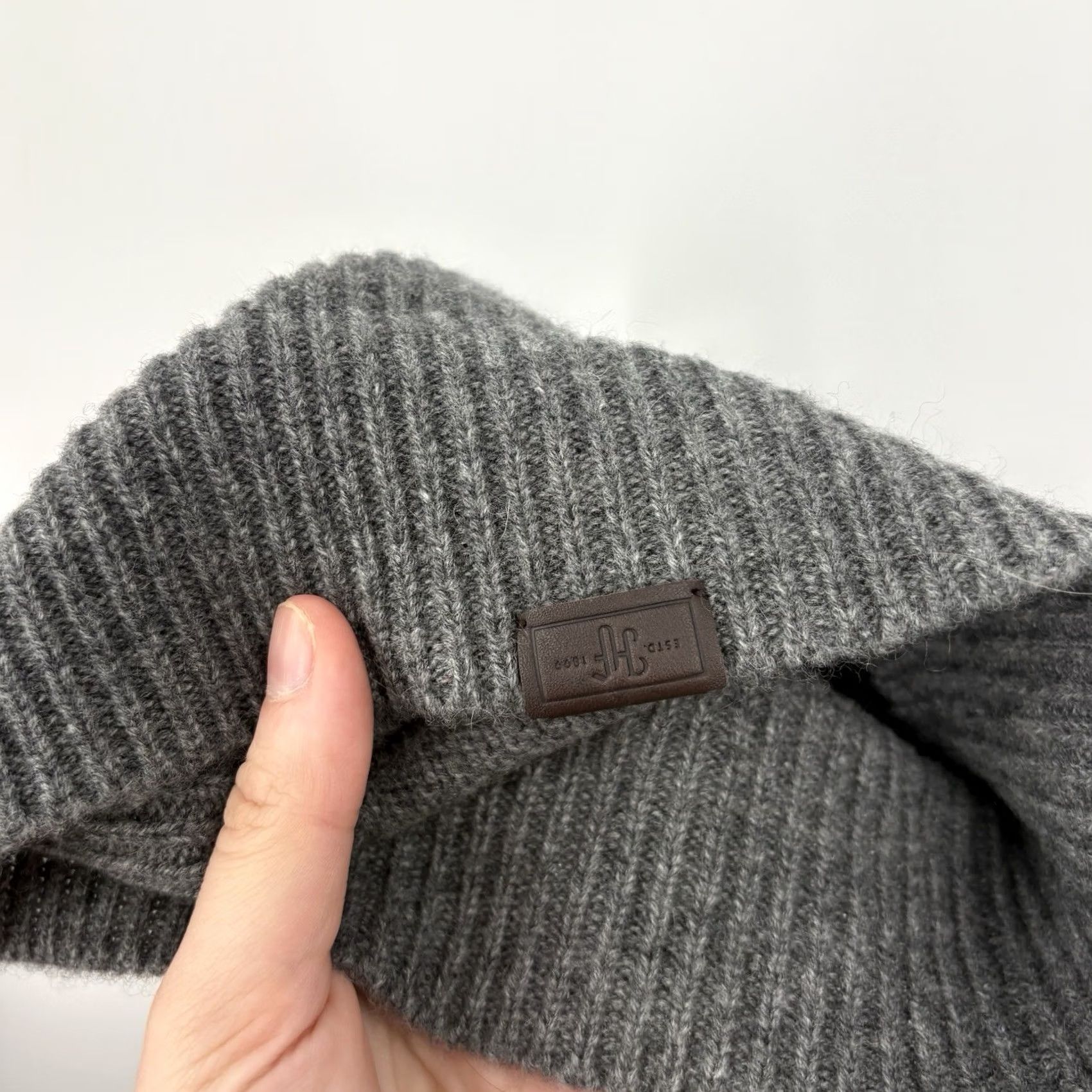 Vintage Hickey Freeman Beanie Knit Hat Cashmere Gray Unisex Adults One Size Fall Winter Classic Outdoor Stretch Cozy Soft Luxury Size ONE SIZE - 5 Thumbnail