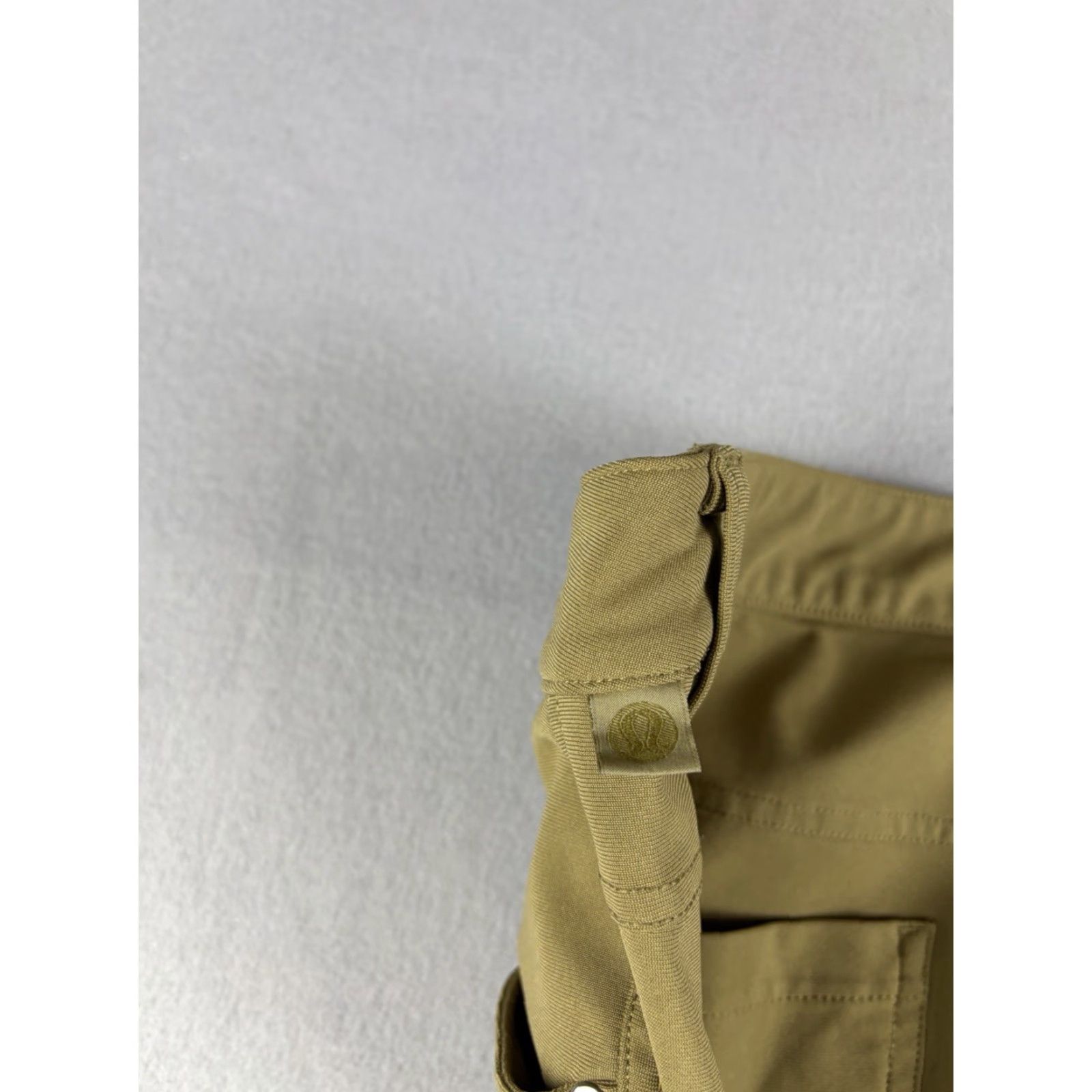 Lululemon Lululemon Pants Slim Fit Mens 33x28 Brown Polyester Blend Chino Flat Front 32-28 Inseam Slim Leg Casual Travel 90s? Size US 33 - 5 Thumbnail