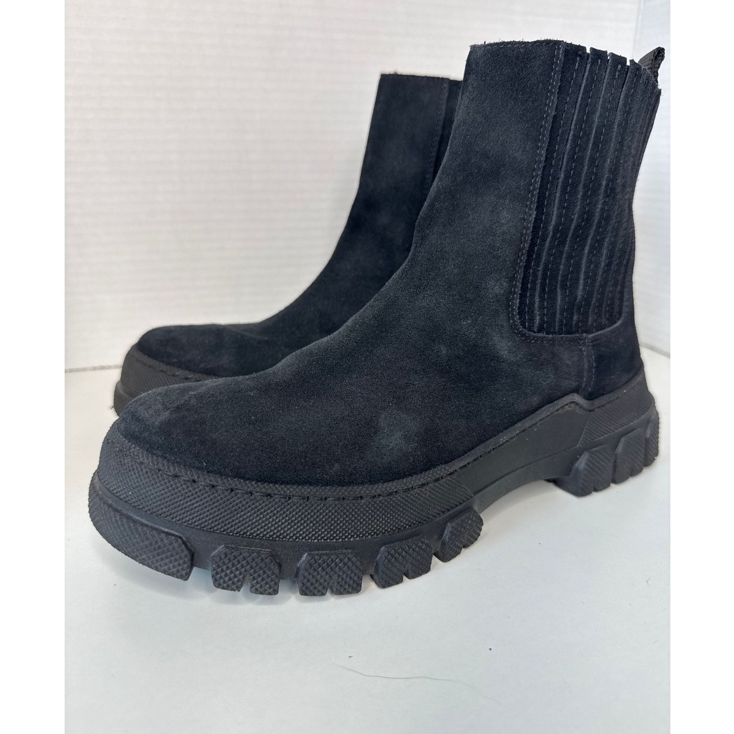 Other Boemos Suede Platform Chelsea Boots Lug Sole Italy size 37 Size US 6.5 / IT 36.5 - 14 Thumbnail
