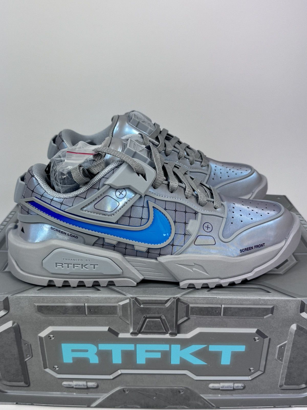 RTFKT X NIKE DUNK GENESIS SNEAKERS