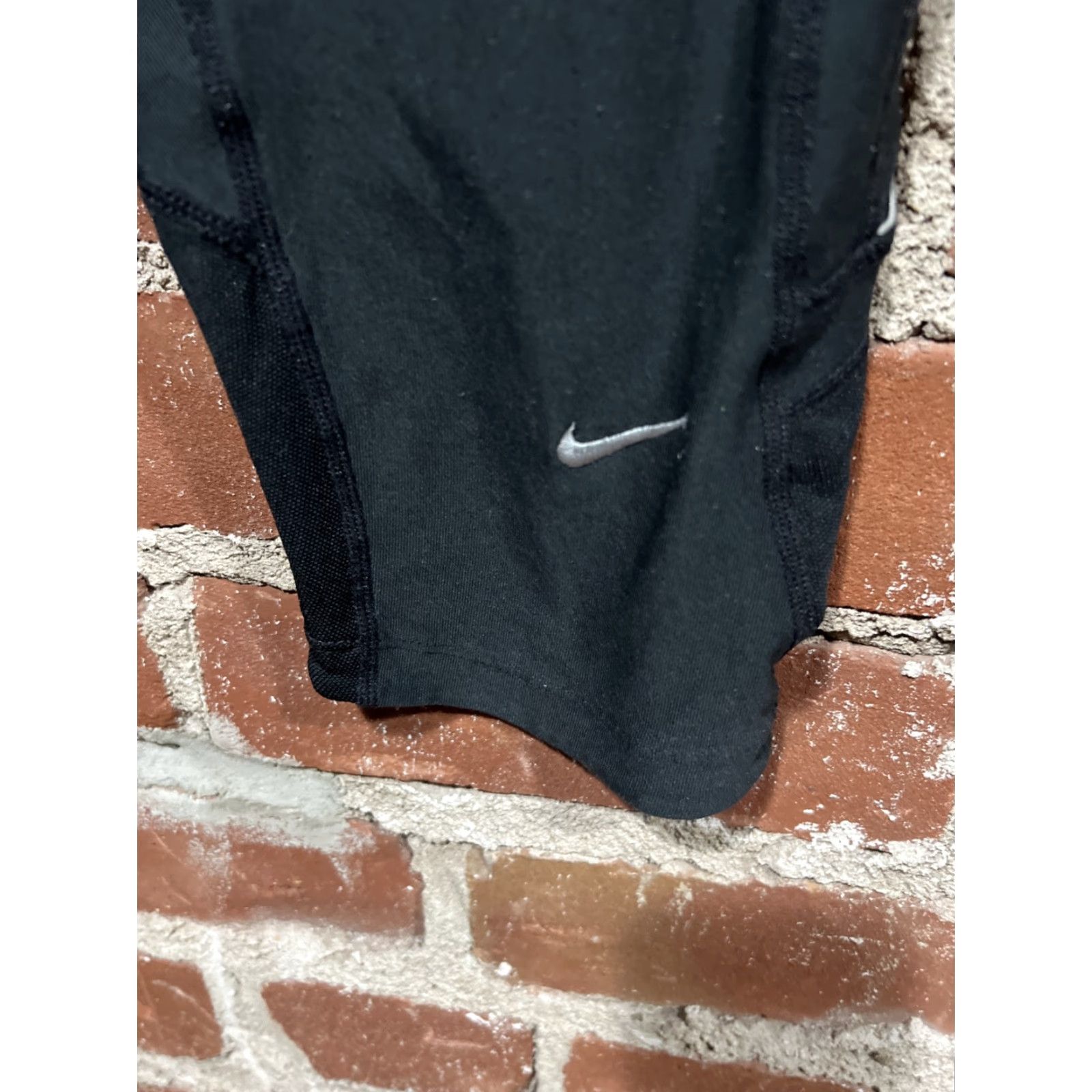 Nike Nike Women's S Leggings Cropped Black Dri-FIT Stretch Elastic Waist Activewear 2020s Size 28" / US 6 / IT 42 - 2 Thumbnail