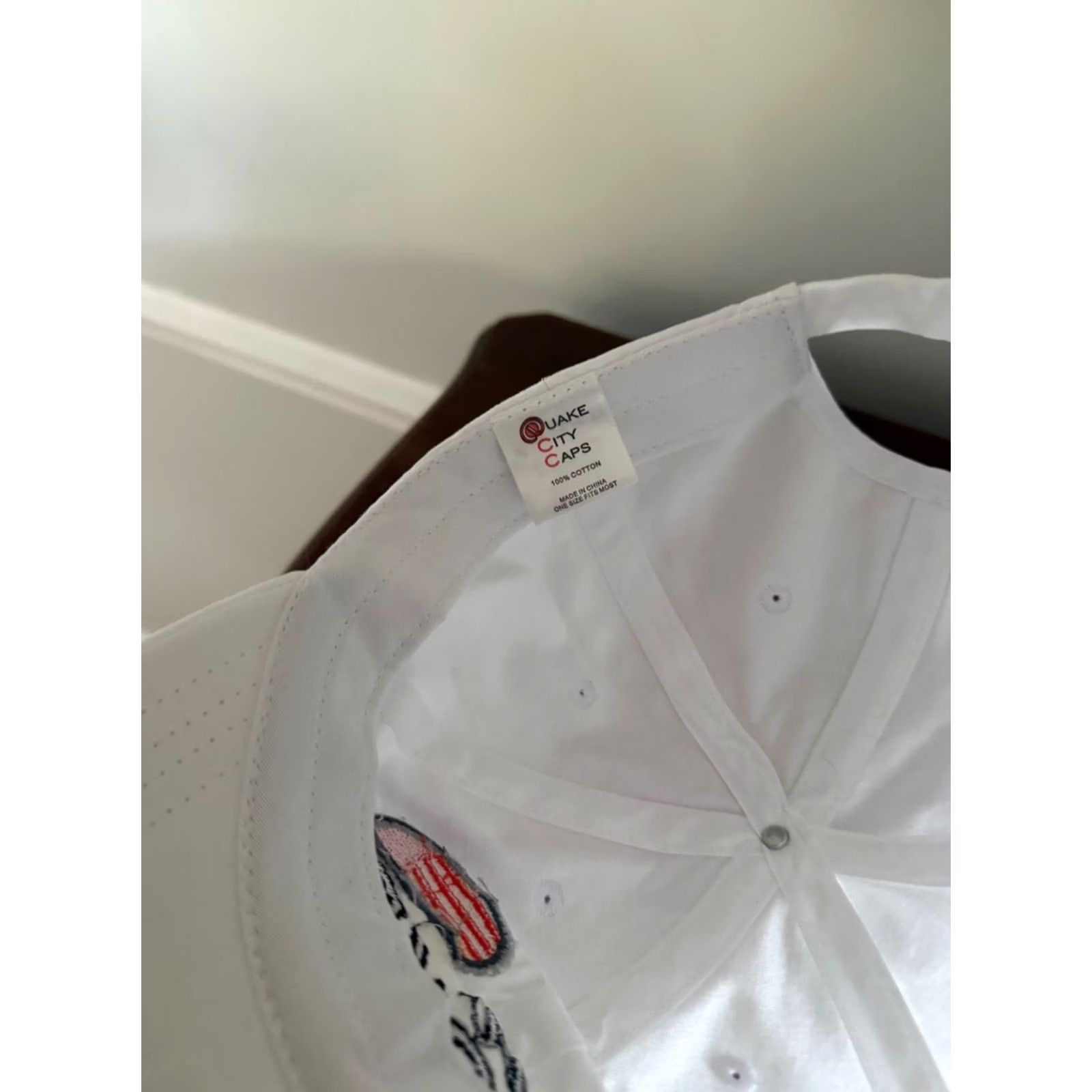Vintage Quake city Sun Tracker Boat Tracker Fishing Outdoor Hat Cap White Embroidered Adjustable Baseball Cap Unisex Adults Mens Size ONE SIZE - 5 Thumbnail