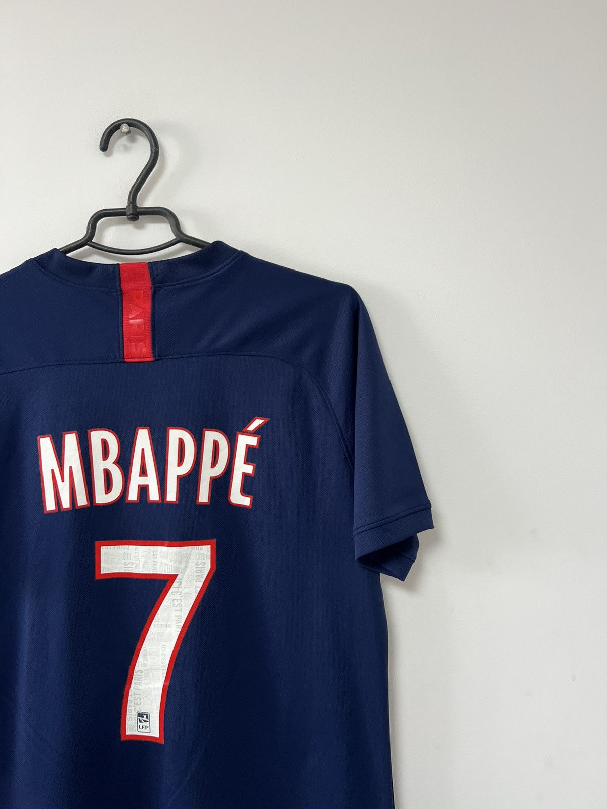 Nike PSG 2019/20 Home Jersey Mbappe #7 Football Shirt Nike M Size US M / EU 48-50 / 2 - 7 Thumbnail
