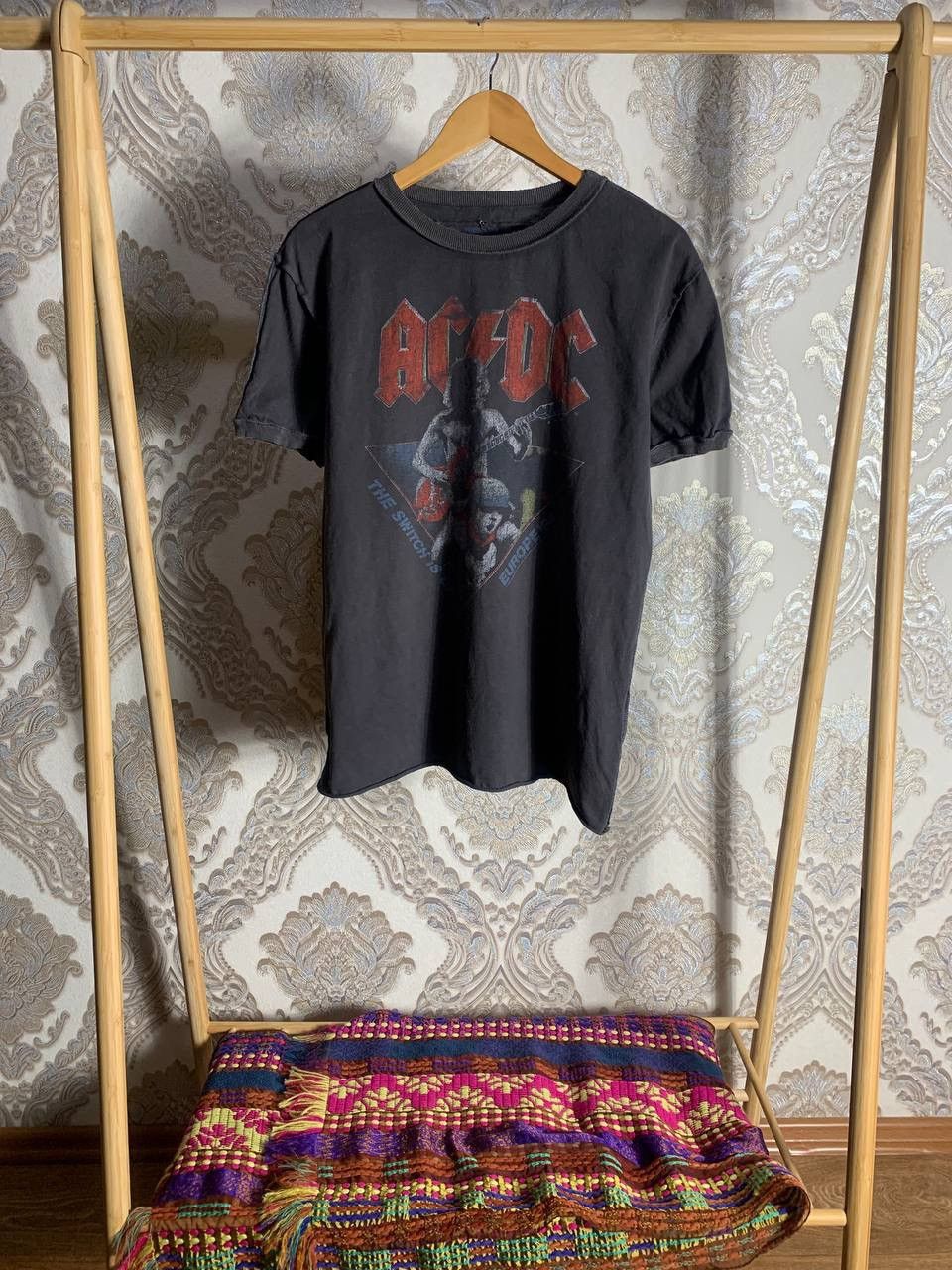 AC/DC × Vintage VERY RARE AC/DC THE SWITCH IS ON EUROPE TOUR 84 ROCK T-SHIRT Size US M / EU 48-50 / 2 - 1 Thumbnail
