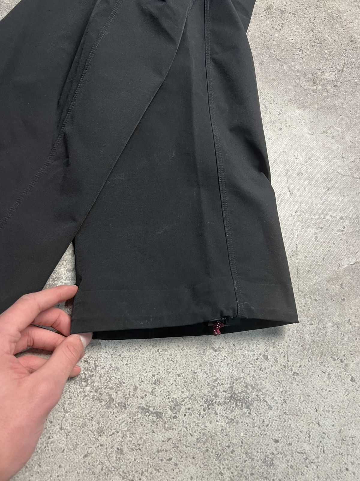 Arc'teryx Vintage Arcteryx Nylon Black Cargo Pants Travis Style Size 26" / US 2 / IT 38 - 4 Thumbnail