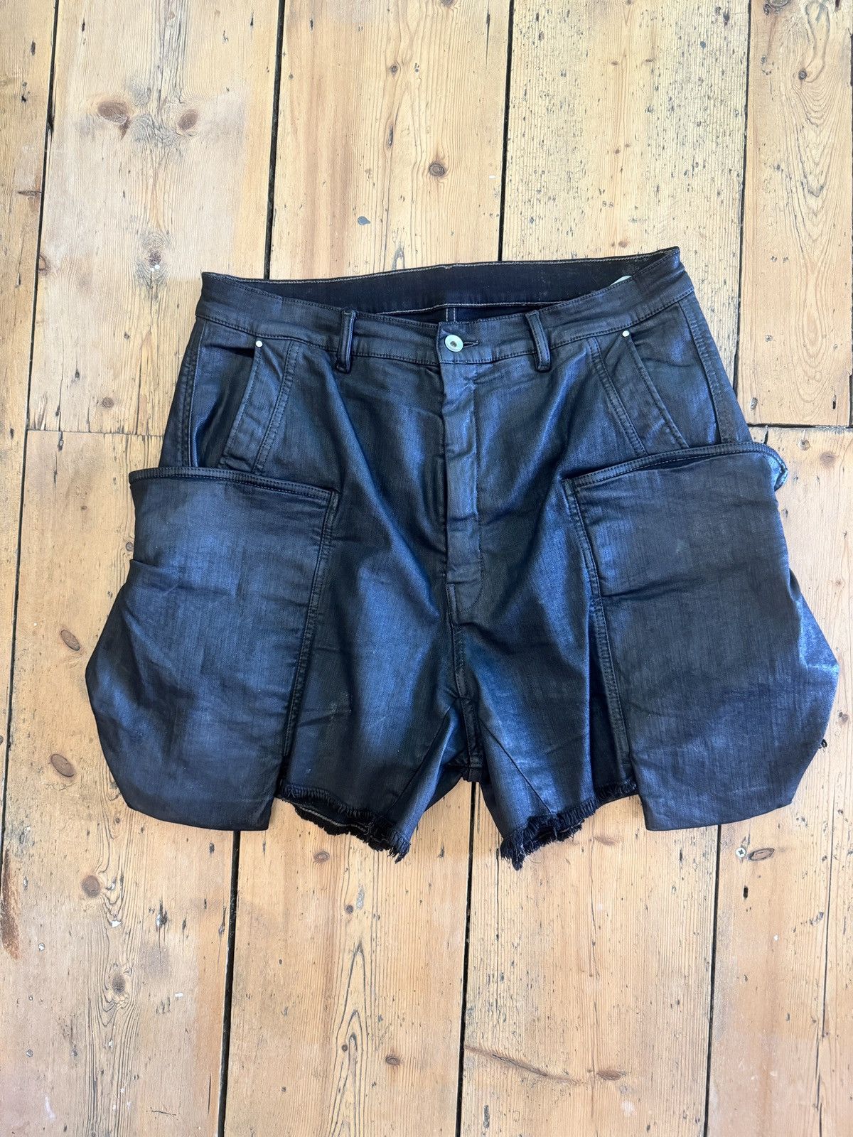 Lido runway Stefan cargo shorts