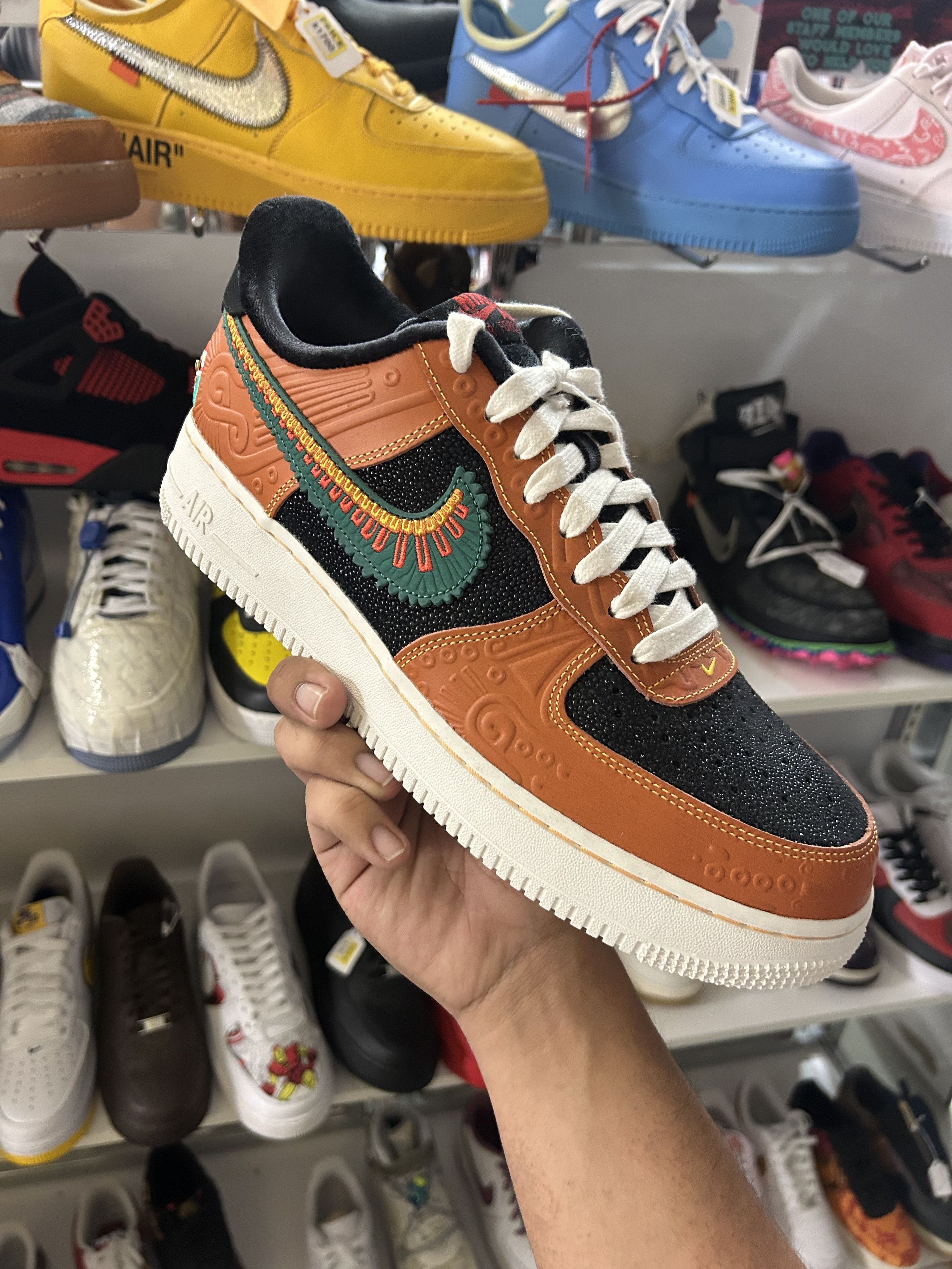 Nike Nike Air Force 1 Low 07' LX Siempre Familia Size US 10.5 / EU 43-44 - 1 Thumbnail