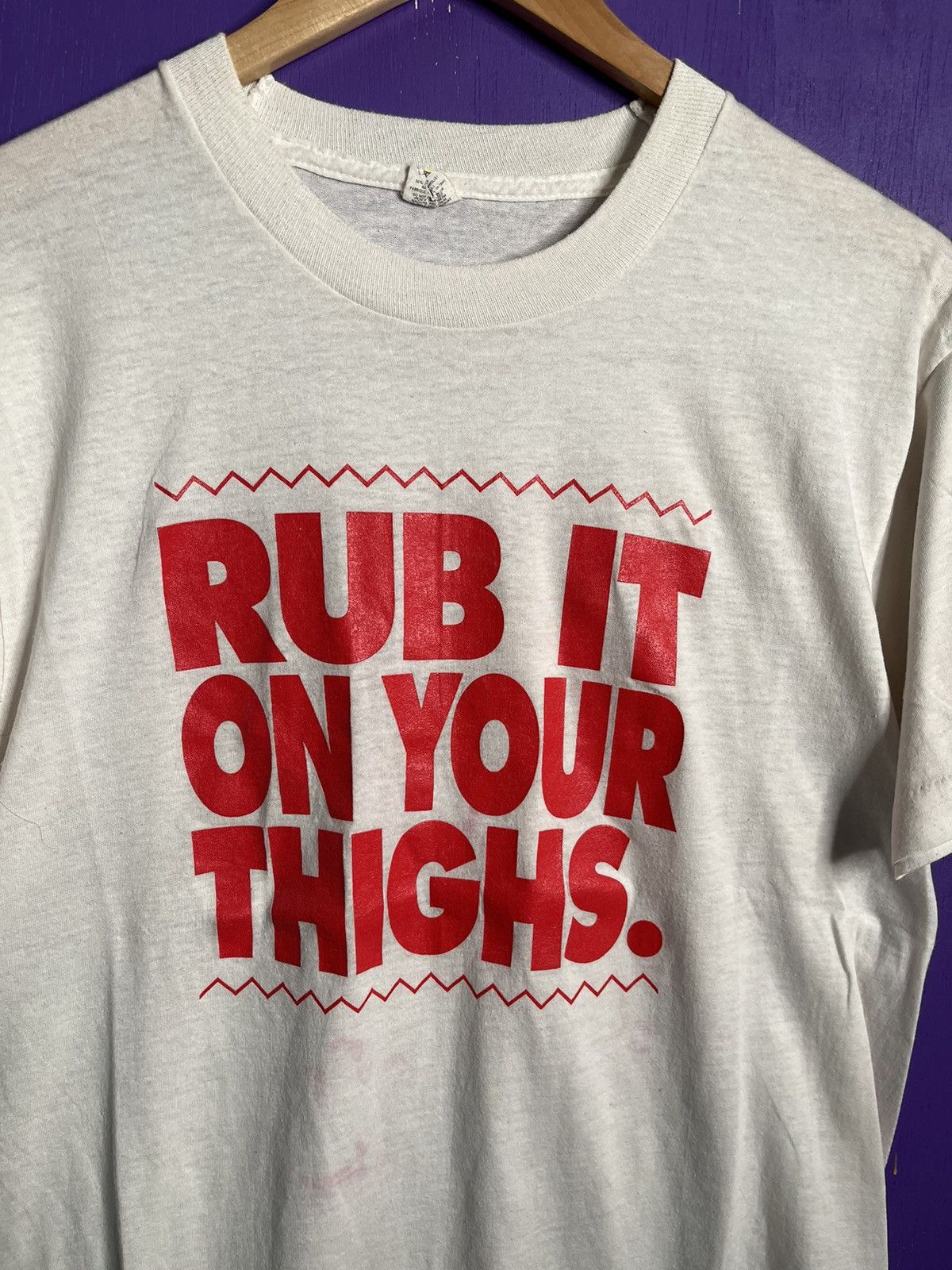 Vintage Vintage 80s Rub it on your thighs t-shirt Size US M / EU 48-50 / 2 - 3 Thumbnail