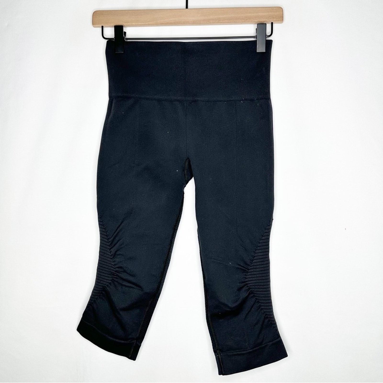 Lululemon LULULEMON In the Flow Black Capri Leggings in Size 4 Size 27" / US 4 / IT 40 - 2 Thumbnail